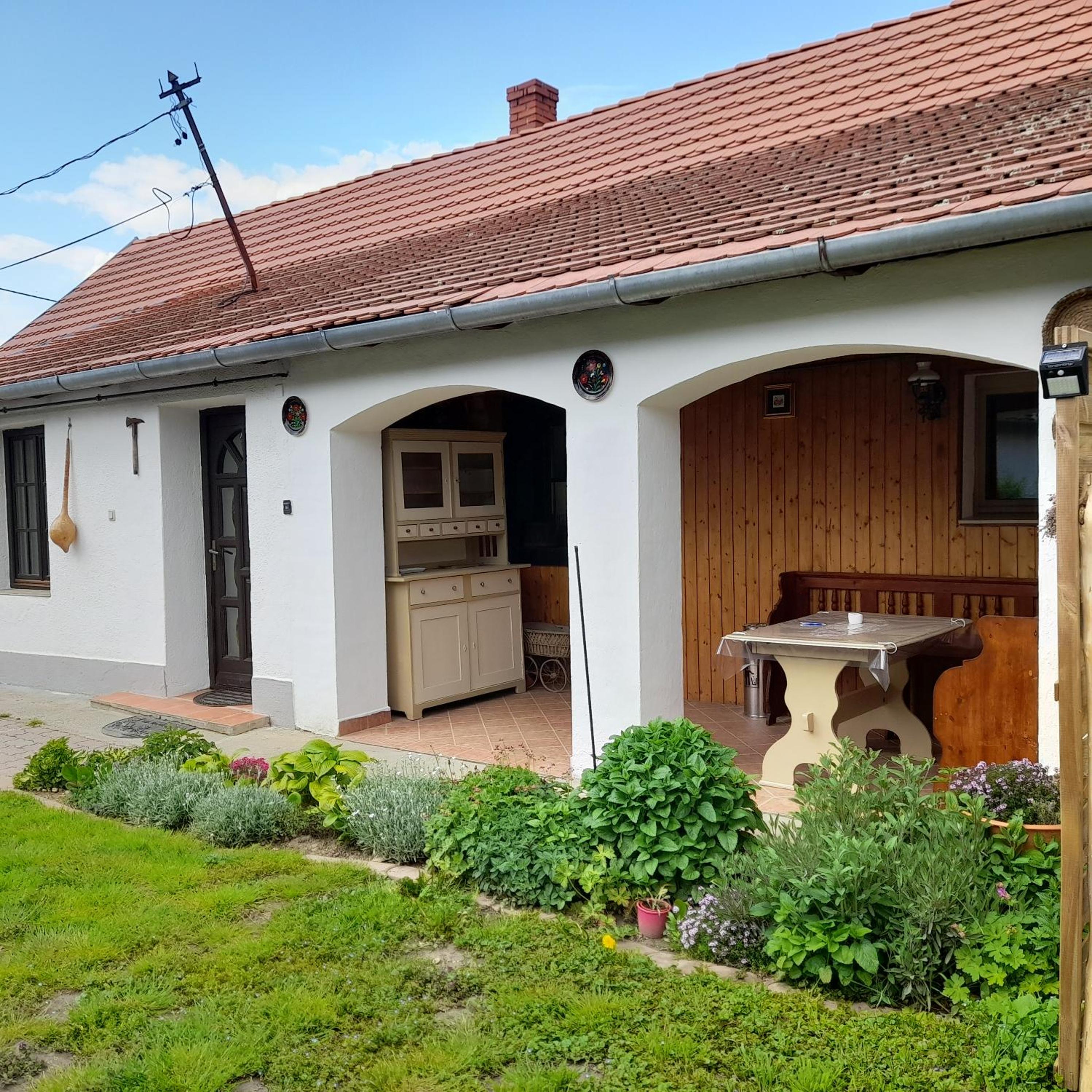 ĆrsĂ©gi KastĂ©lydombi KistĂŒcsök VendĂ©ghĂĄzak