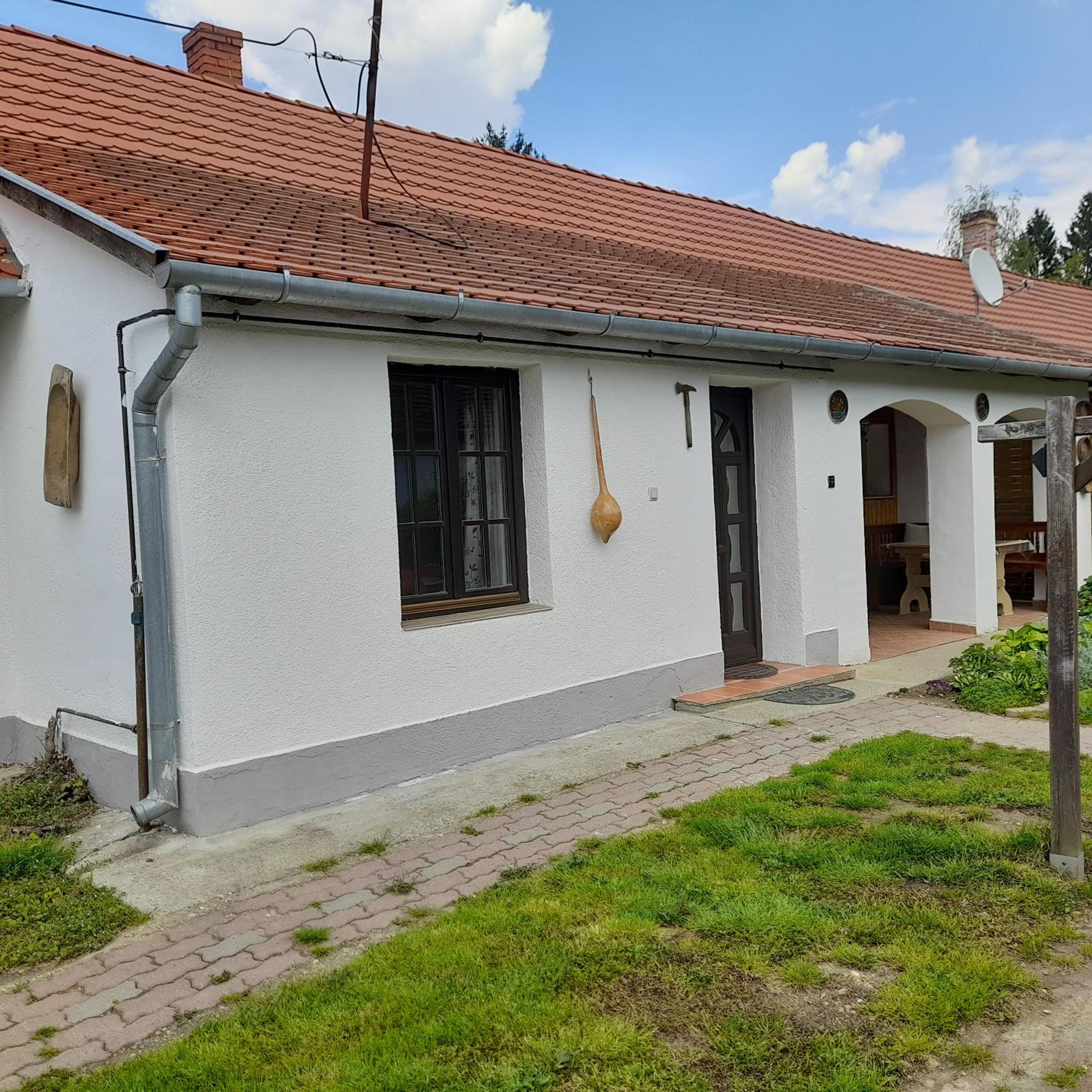 Őrségi Kastélydombi Kistücsök Vendégházak
