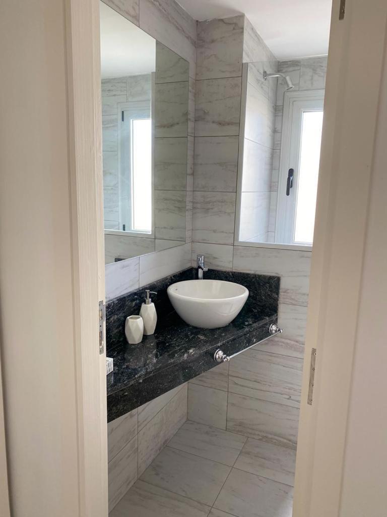 DEPARTAMENTO NUEVO CENTRICO 2 DORMITORIOS 2 Baños COCHERA GRATIS-PISCINA