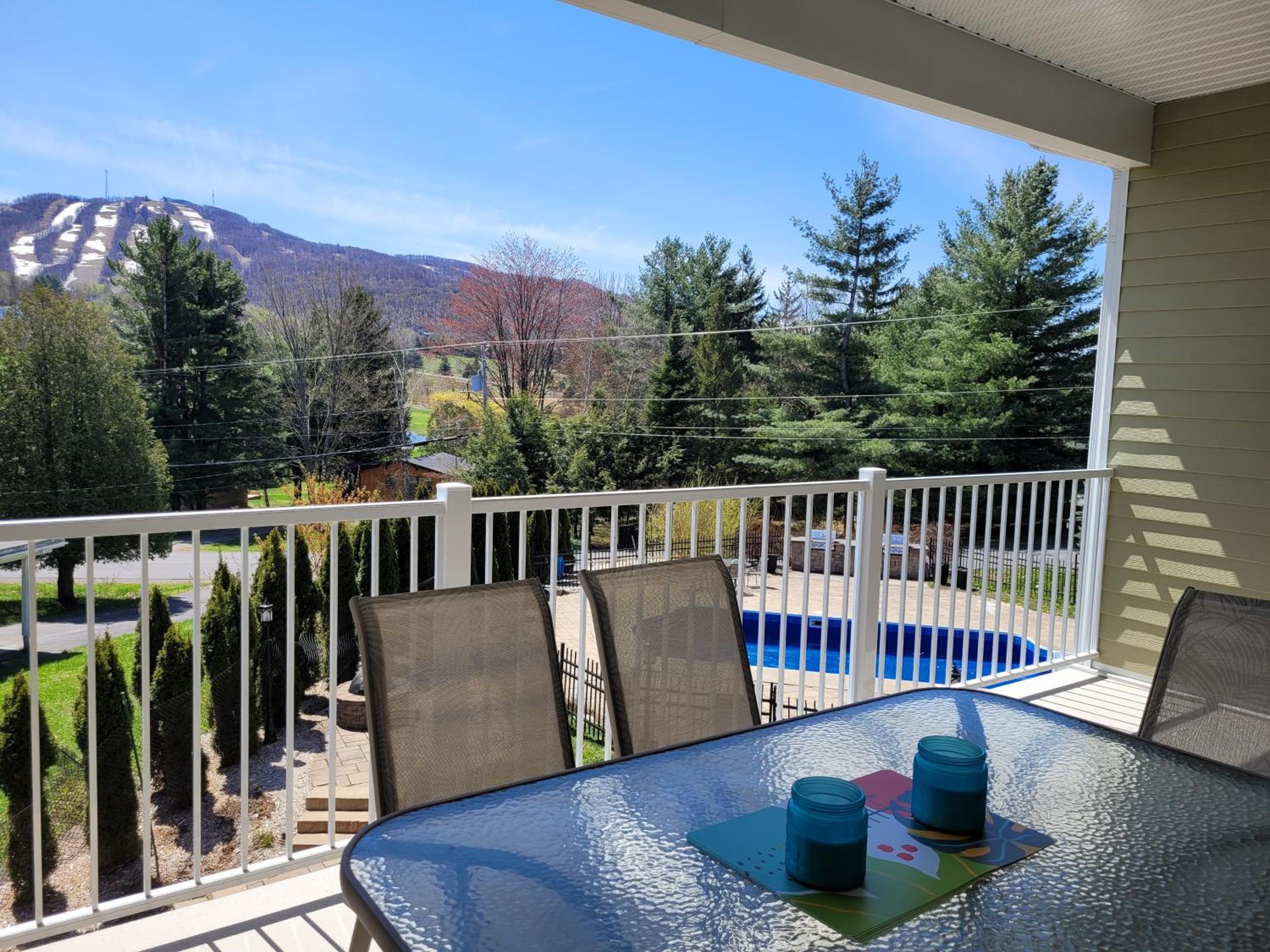 Superbe condo - Navette de Ski Gratuite #202
