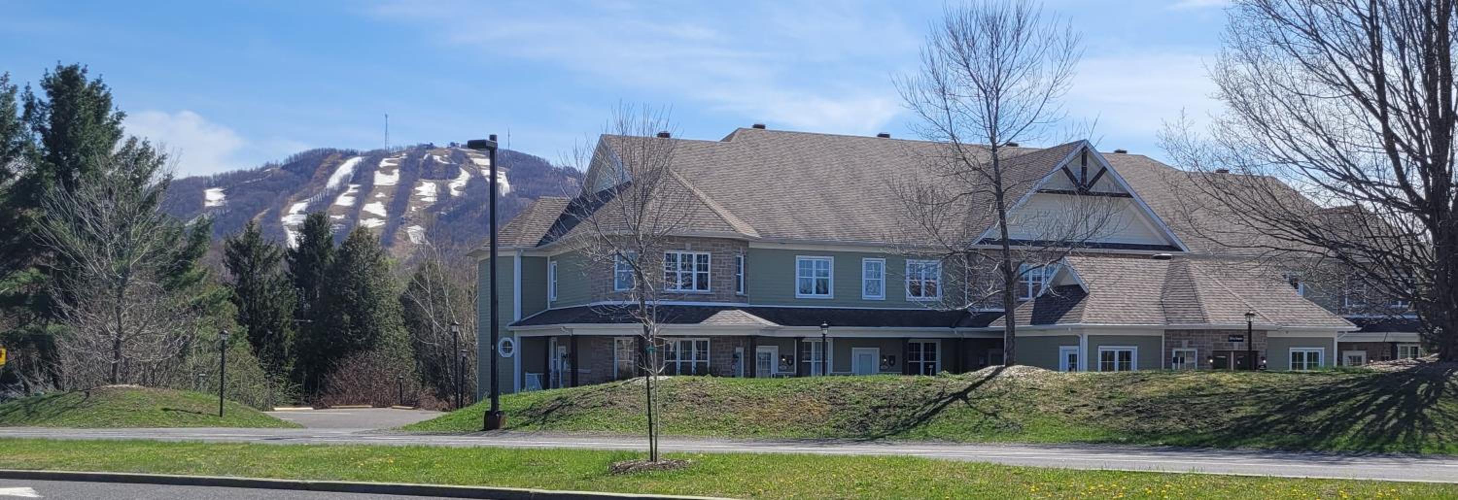 Superbe condo - Navette de Ski Gratuite #202