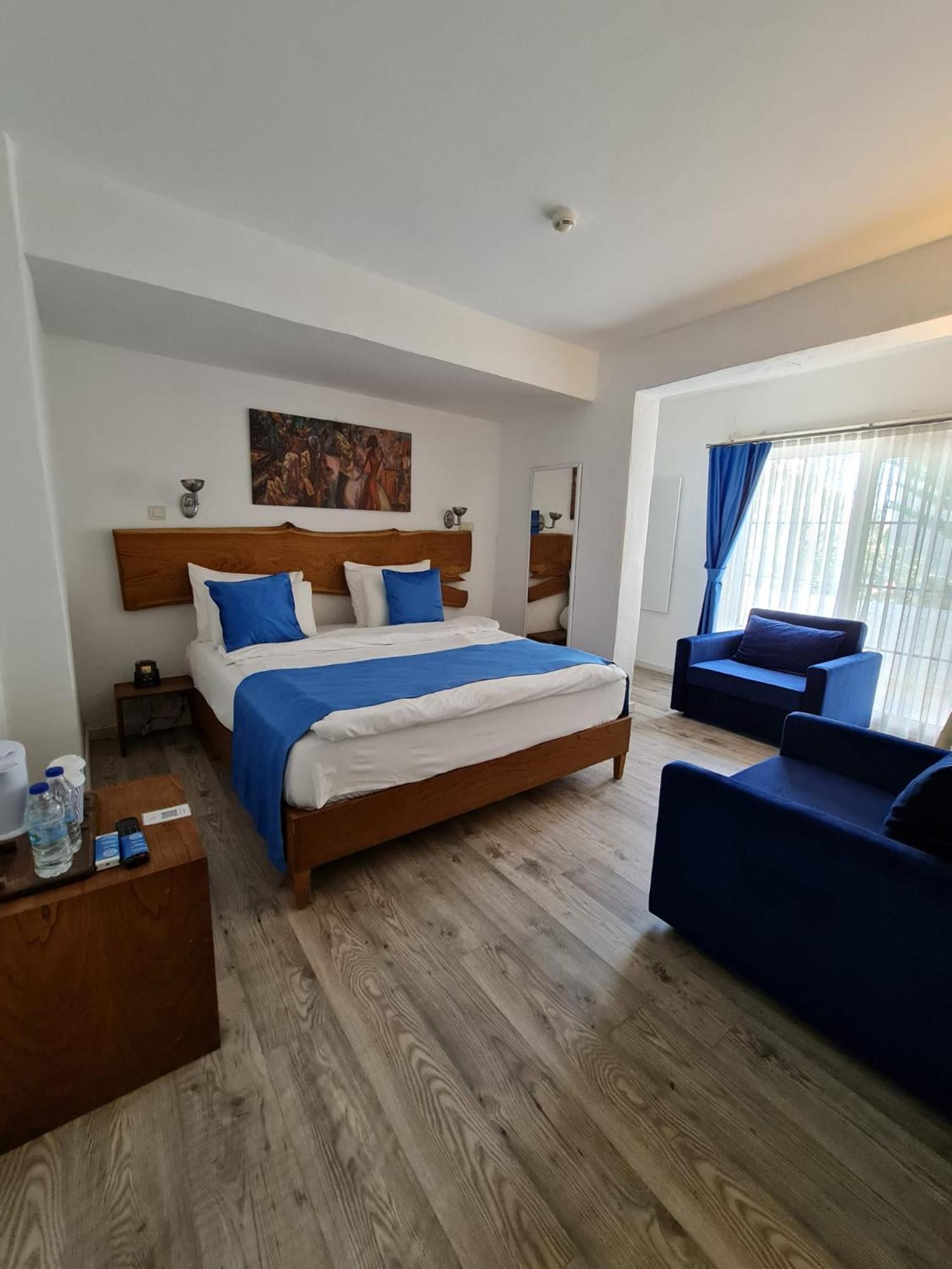 Rebetiko Hotel