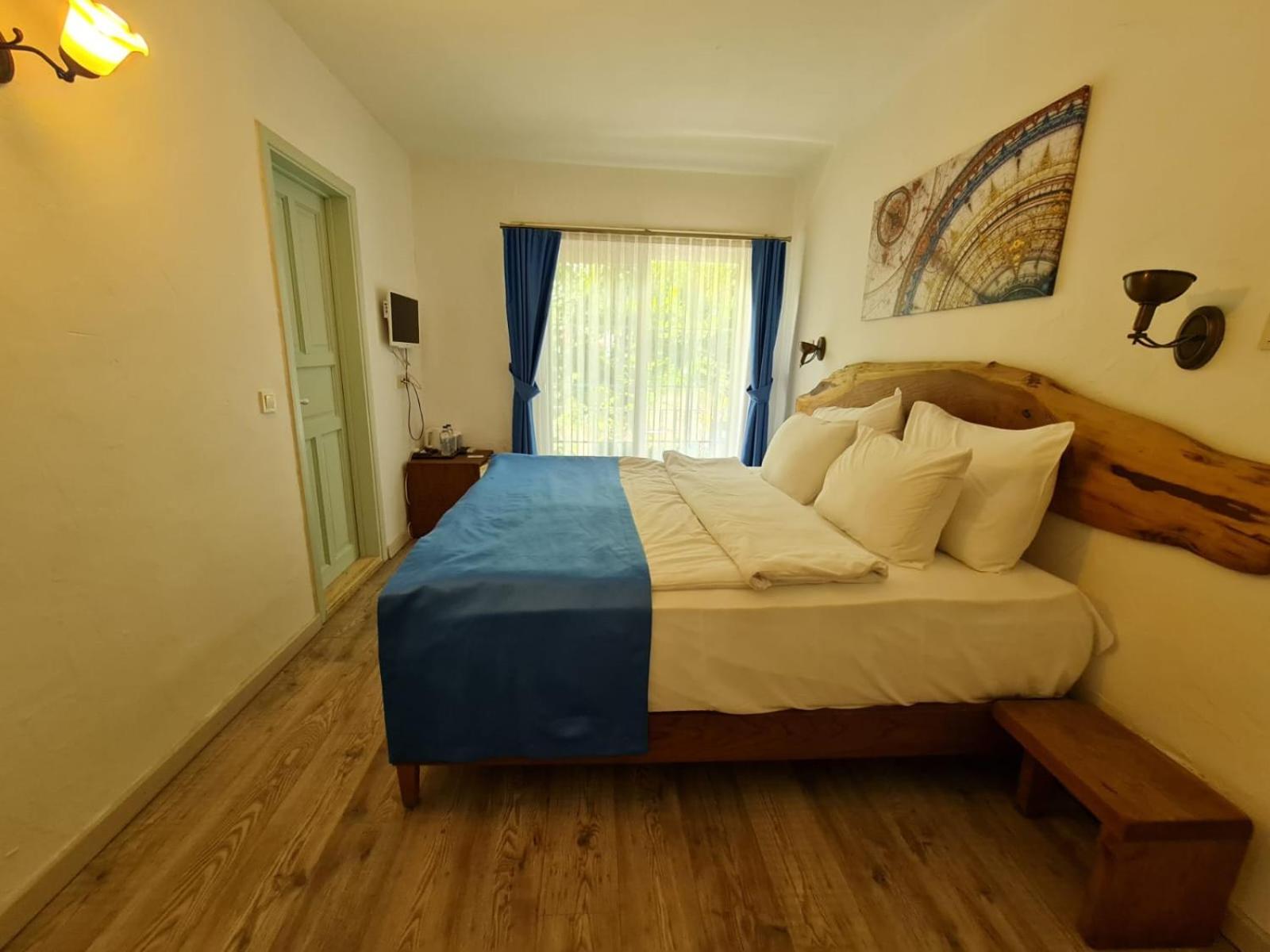 Rebetiko Hotel
