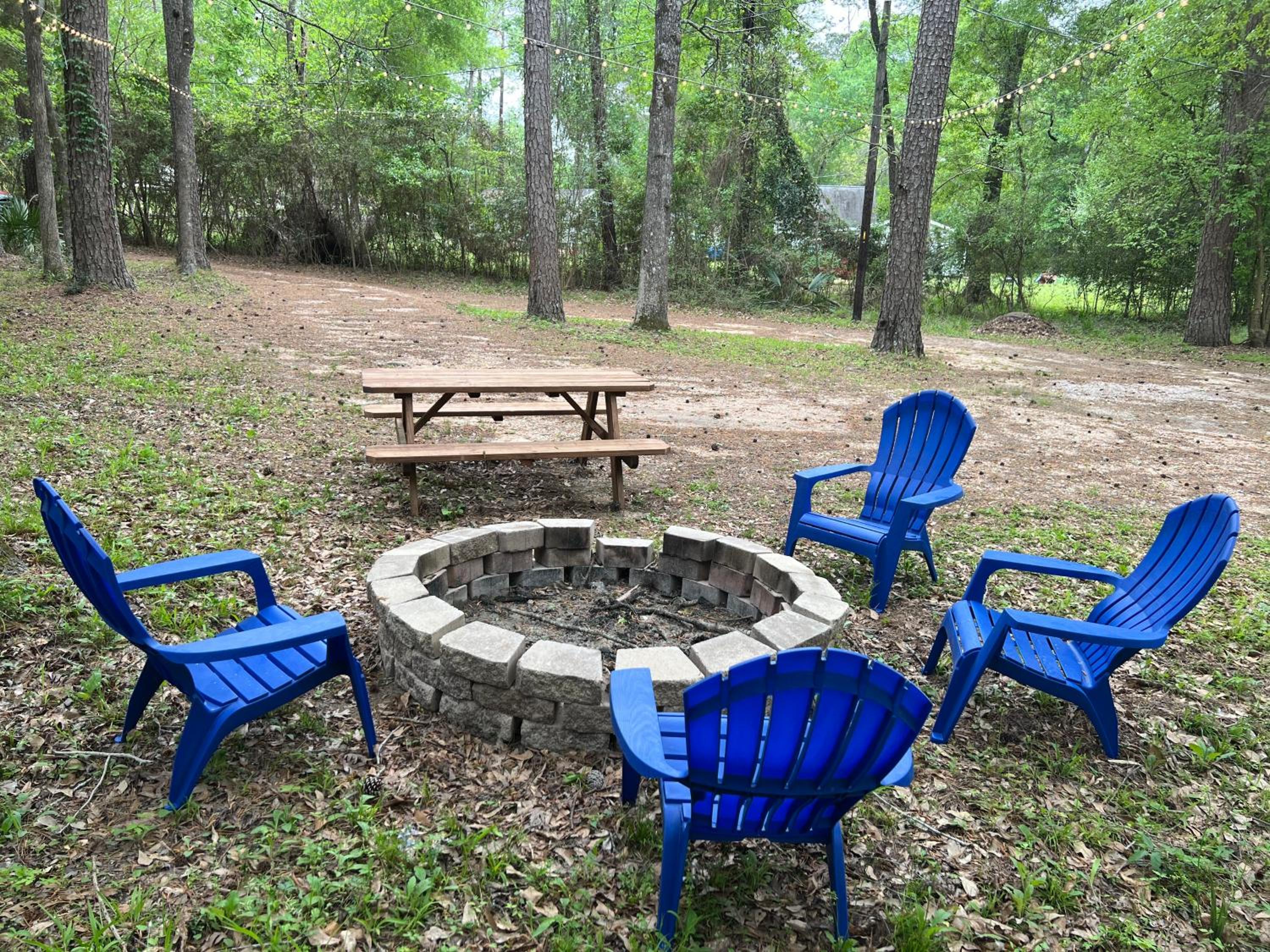 2 BDRM Treehouse Hideout- Lake Conroe with Boat ramp view 2