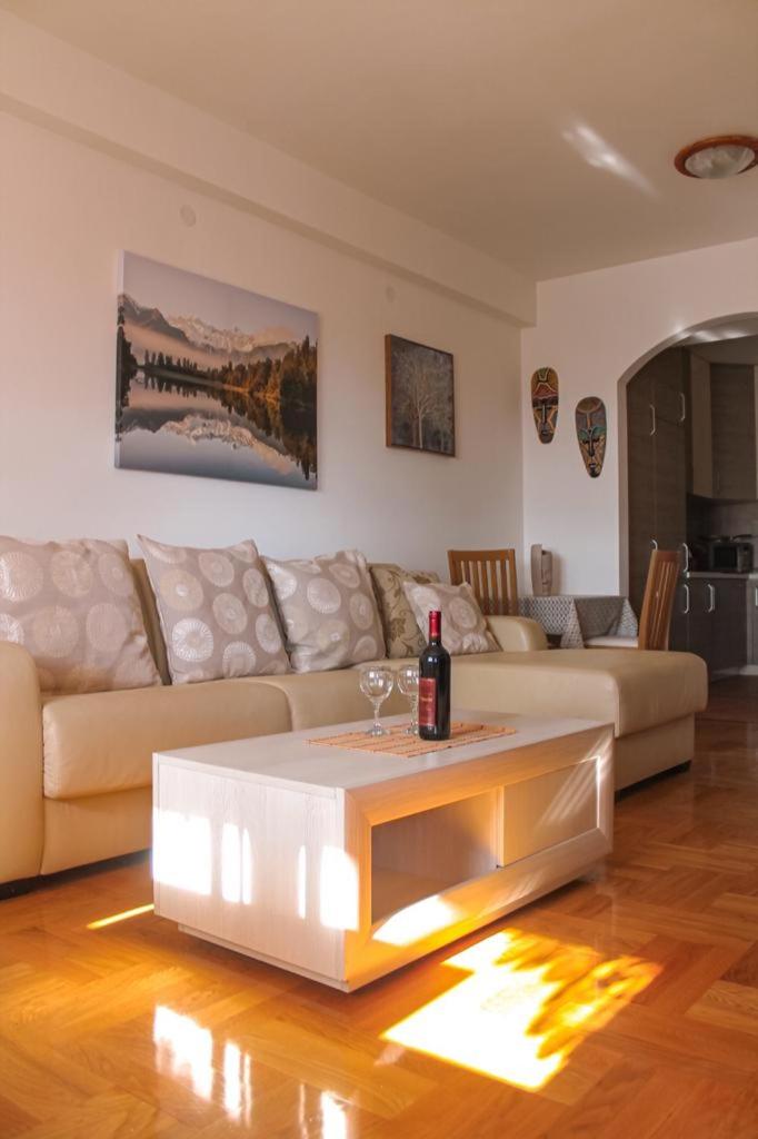 One bedroom apartament with sea view and private parking photo 1