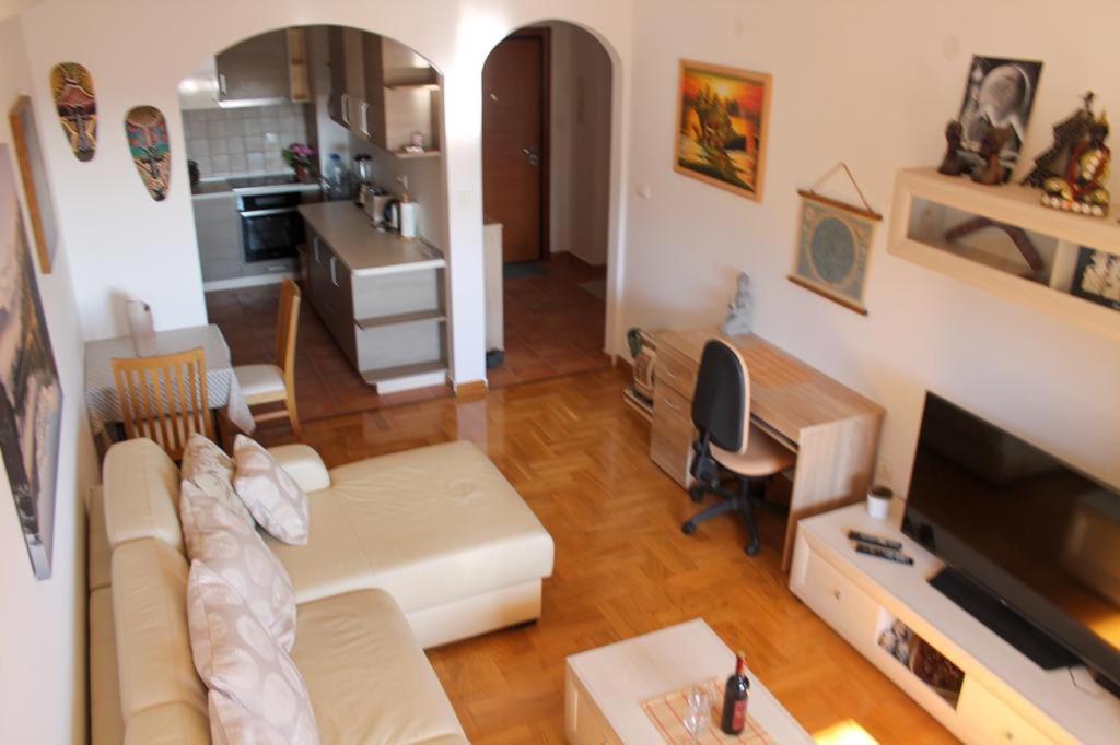 One bedroom apartament with sea view and private parking photo 2
