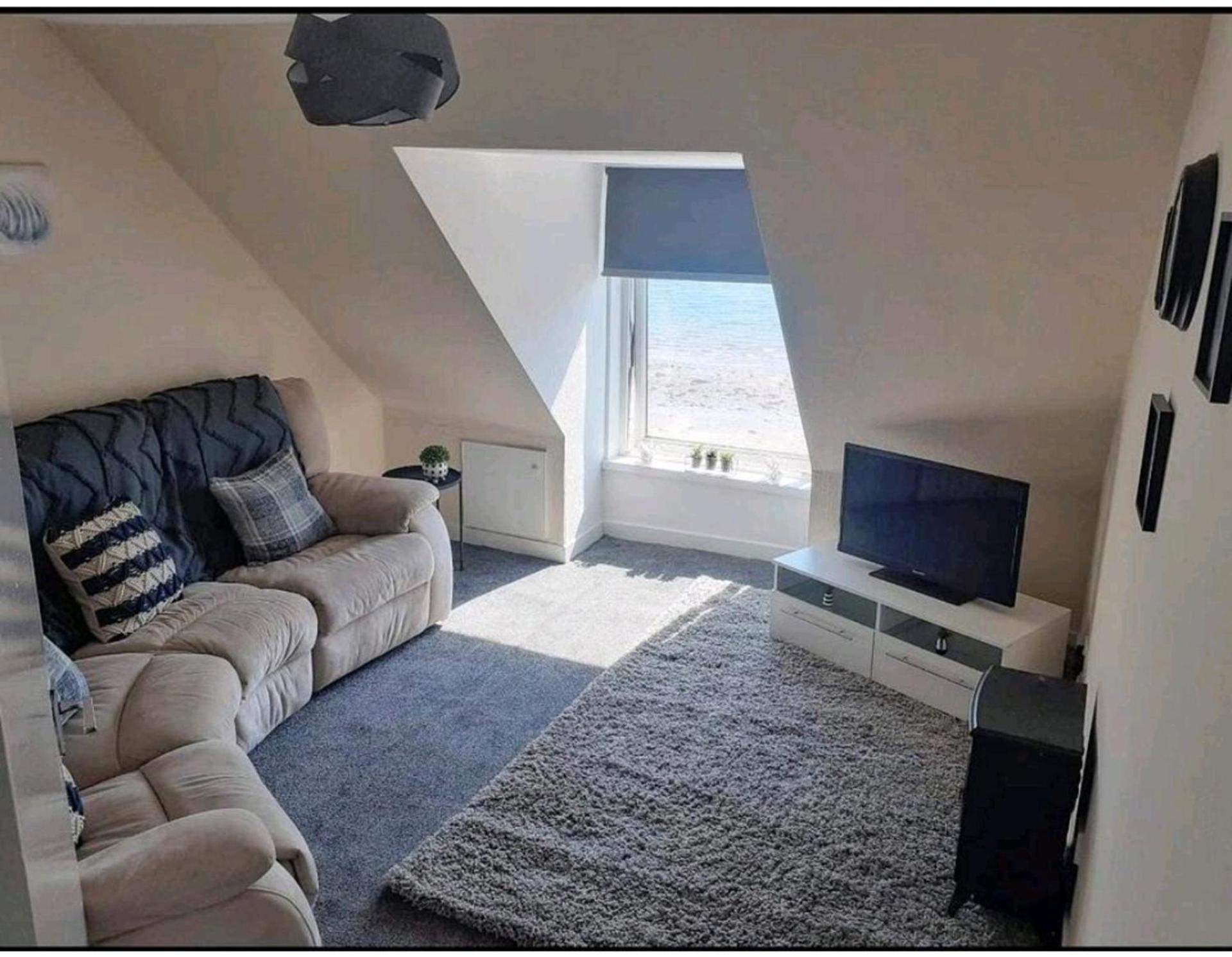 Loch Views Apartment Sleeps 2-Pets Ok-Free Parking view 4