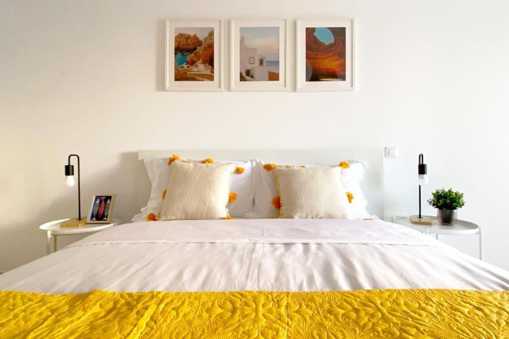 Albufeira Central Apartment, 10 mins walk to beach