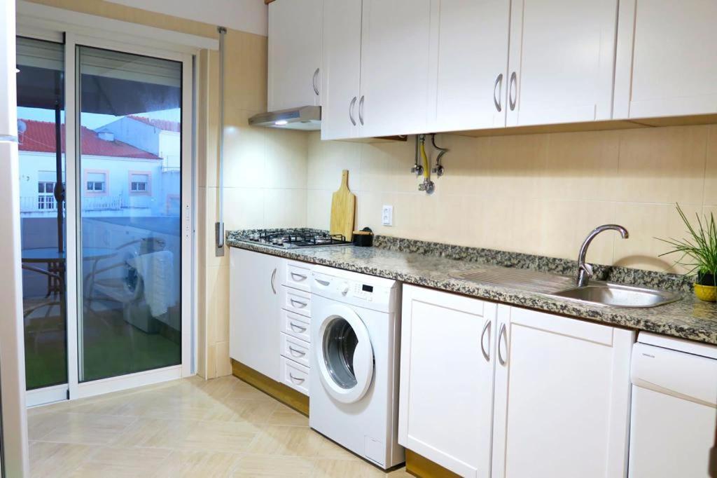 Albufeira Central Apartment, 10 mins walk to beach