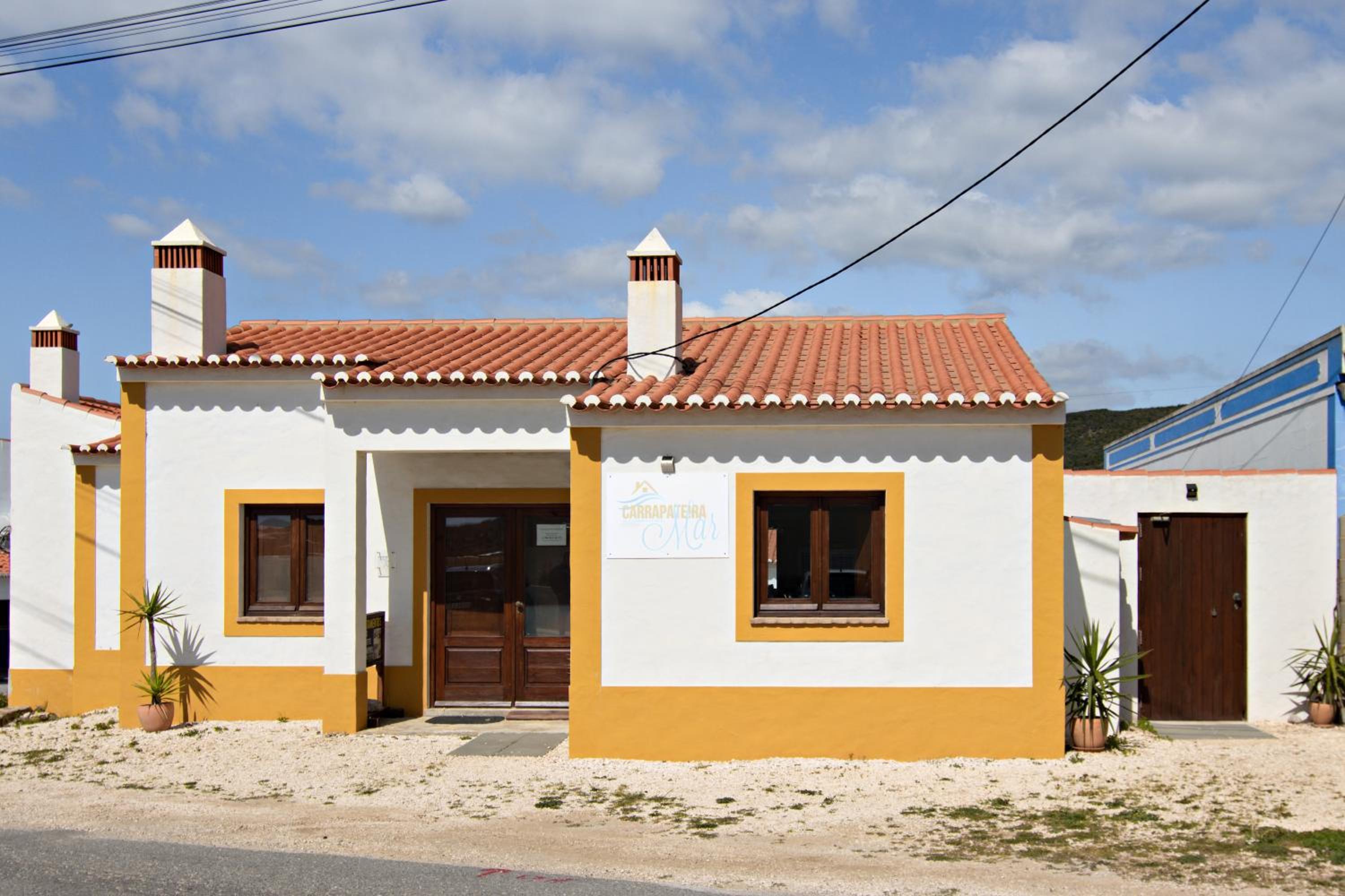 Hotel Carrapateiramar Guest House - Image 1