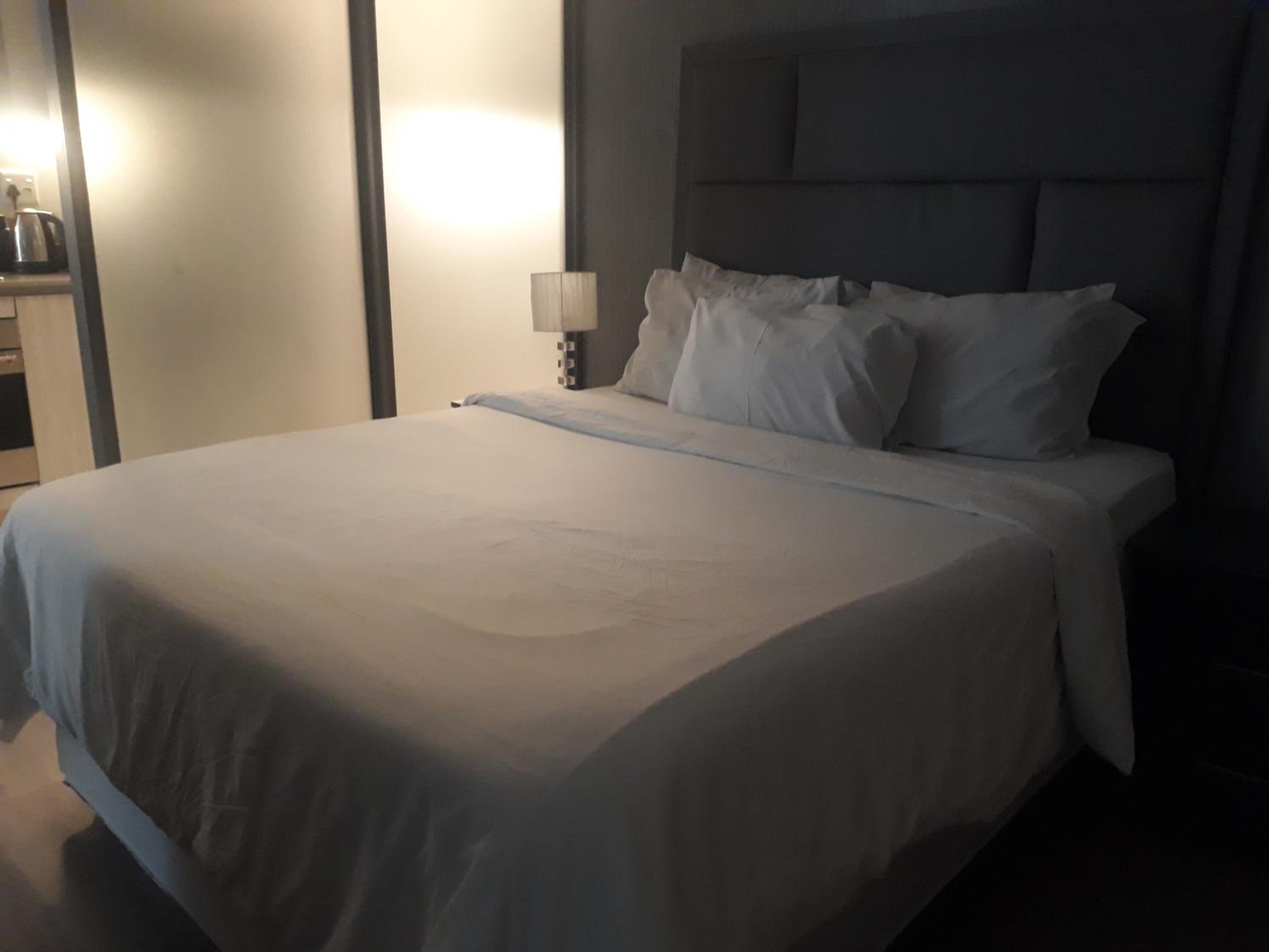 One Perfect Stay Median Rosebank