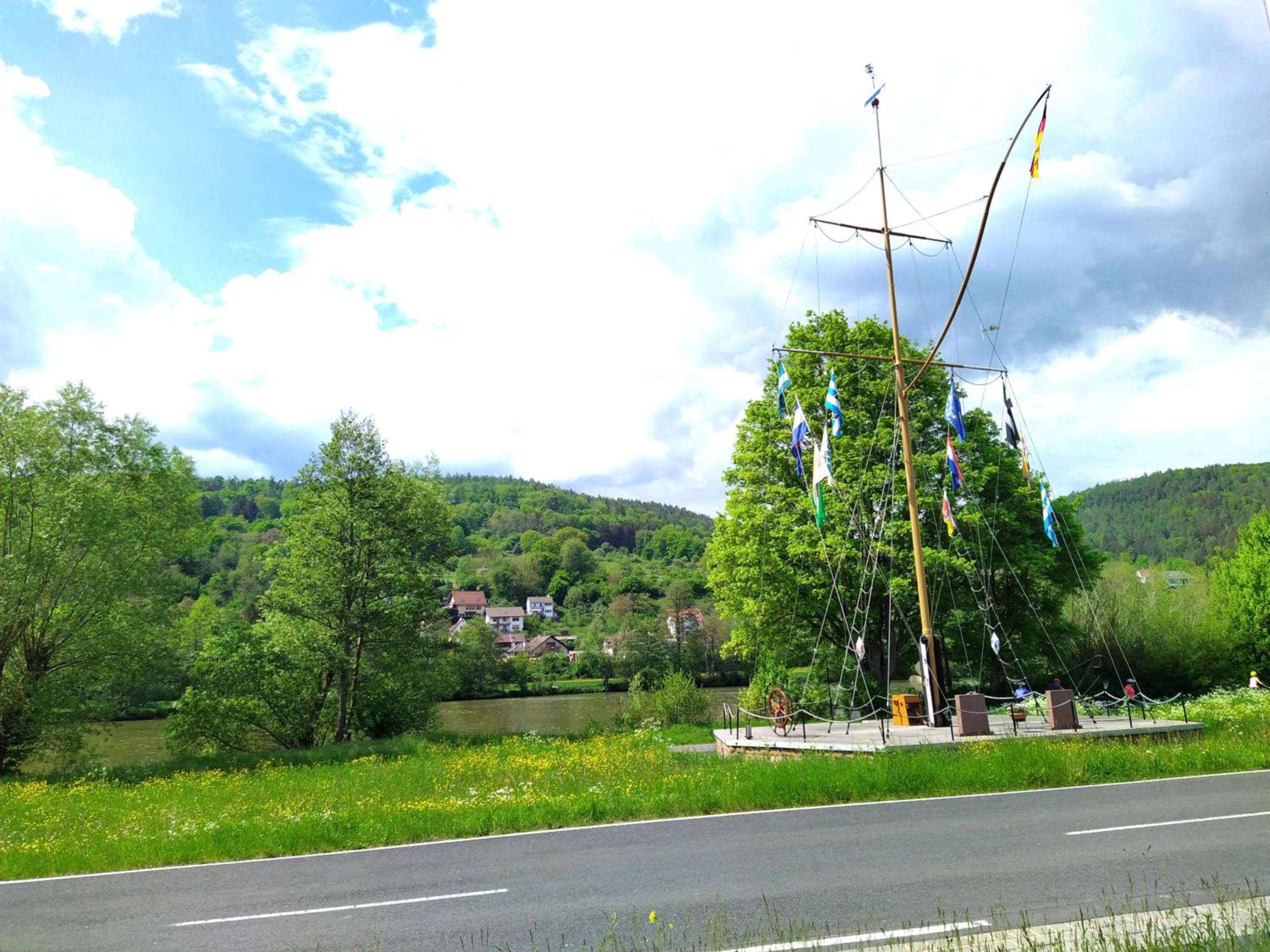 Travel Sleep & Home l Ruhige Übernachtung mit Main-Blick und Garten l Apartment und Gästezimmer