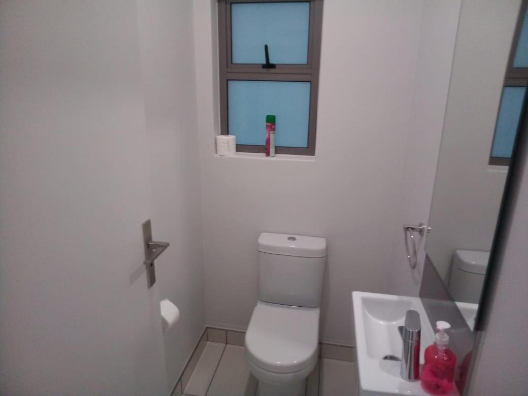 One Perfect Stay Median Rosebank