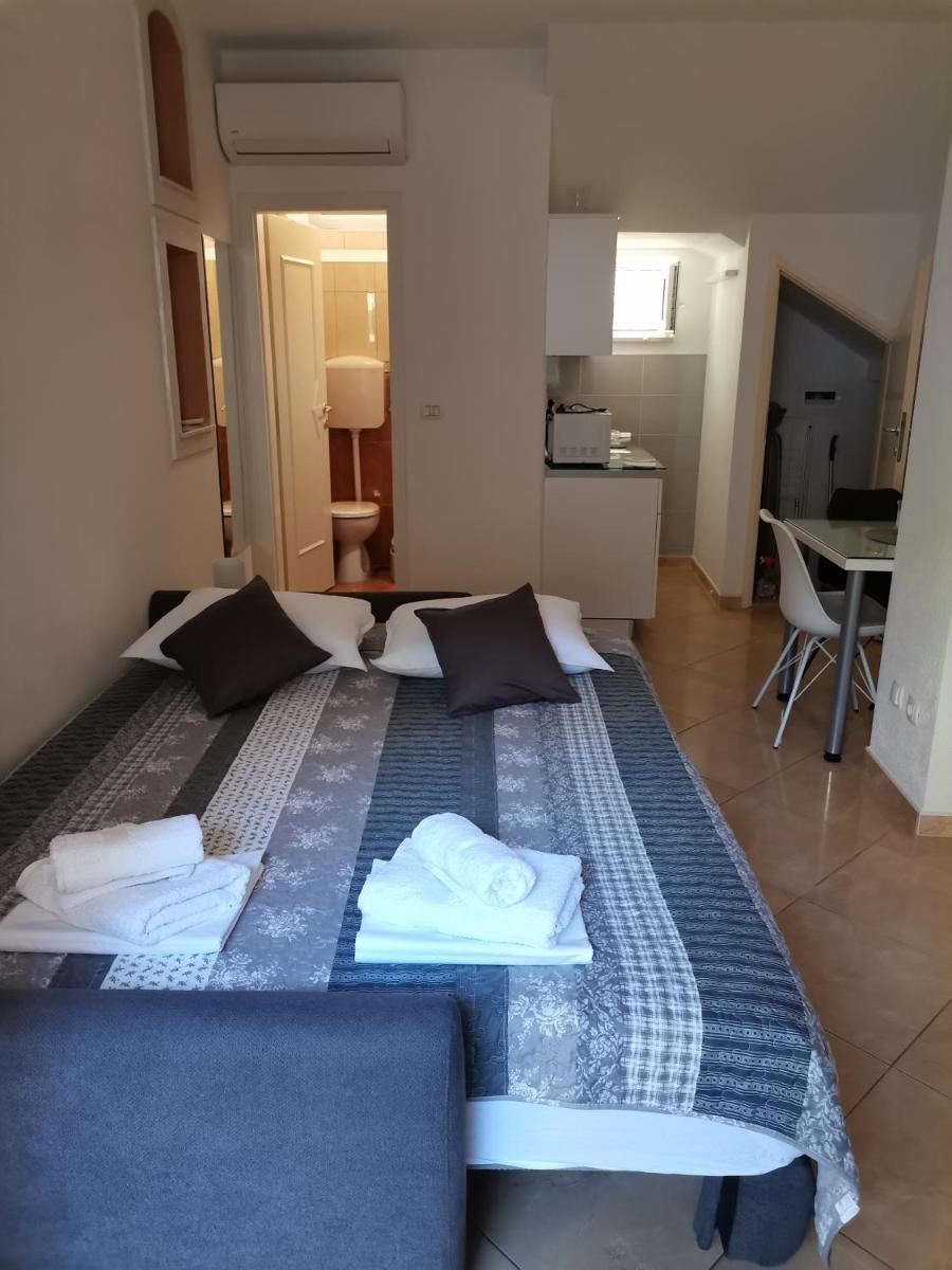 Studio apartman Zana view 2