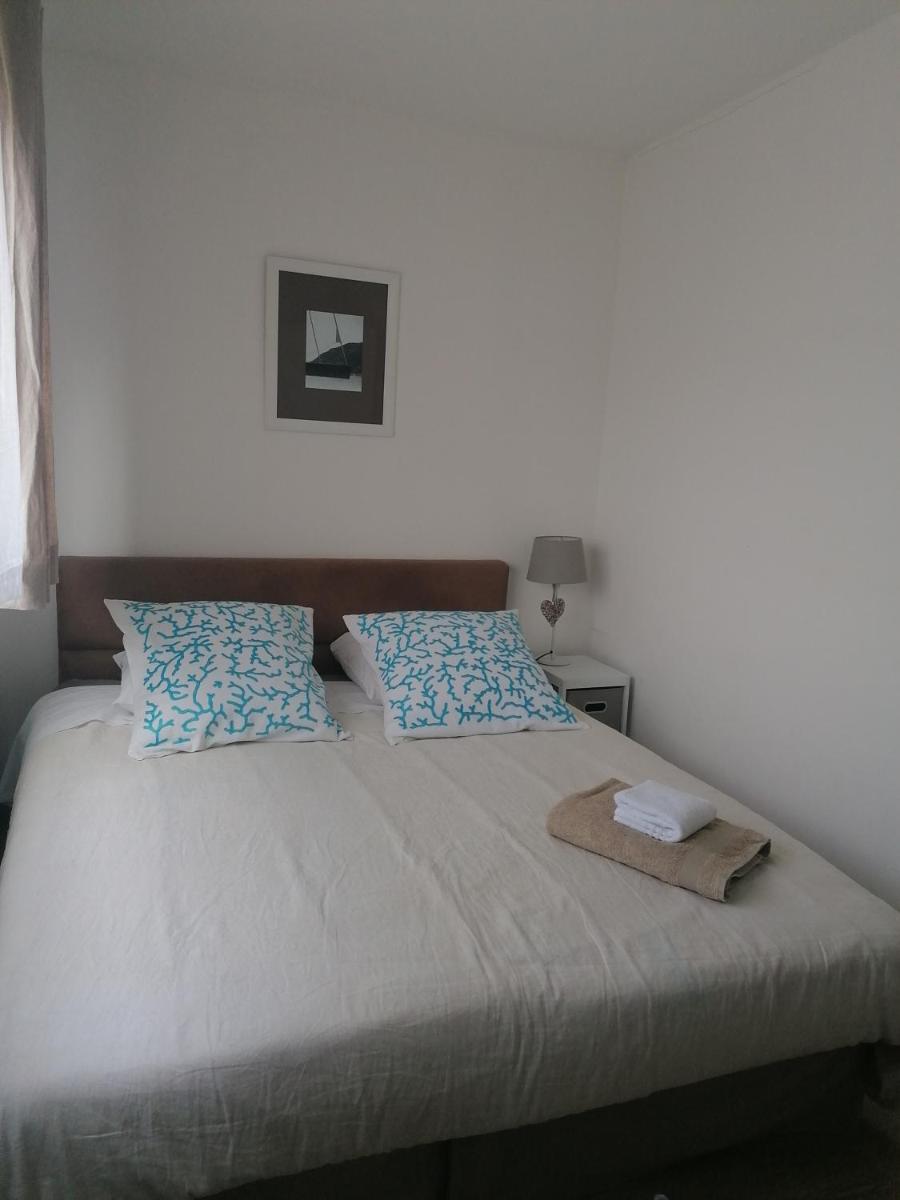 Chambre double avec salle de bain commune, a 2 min de la Croisette photo 3