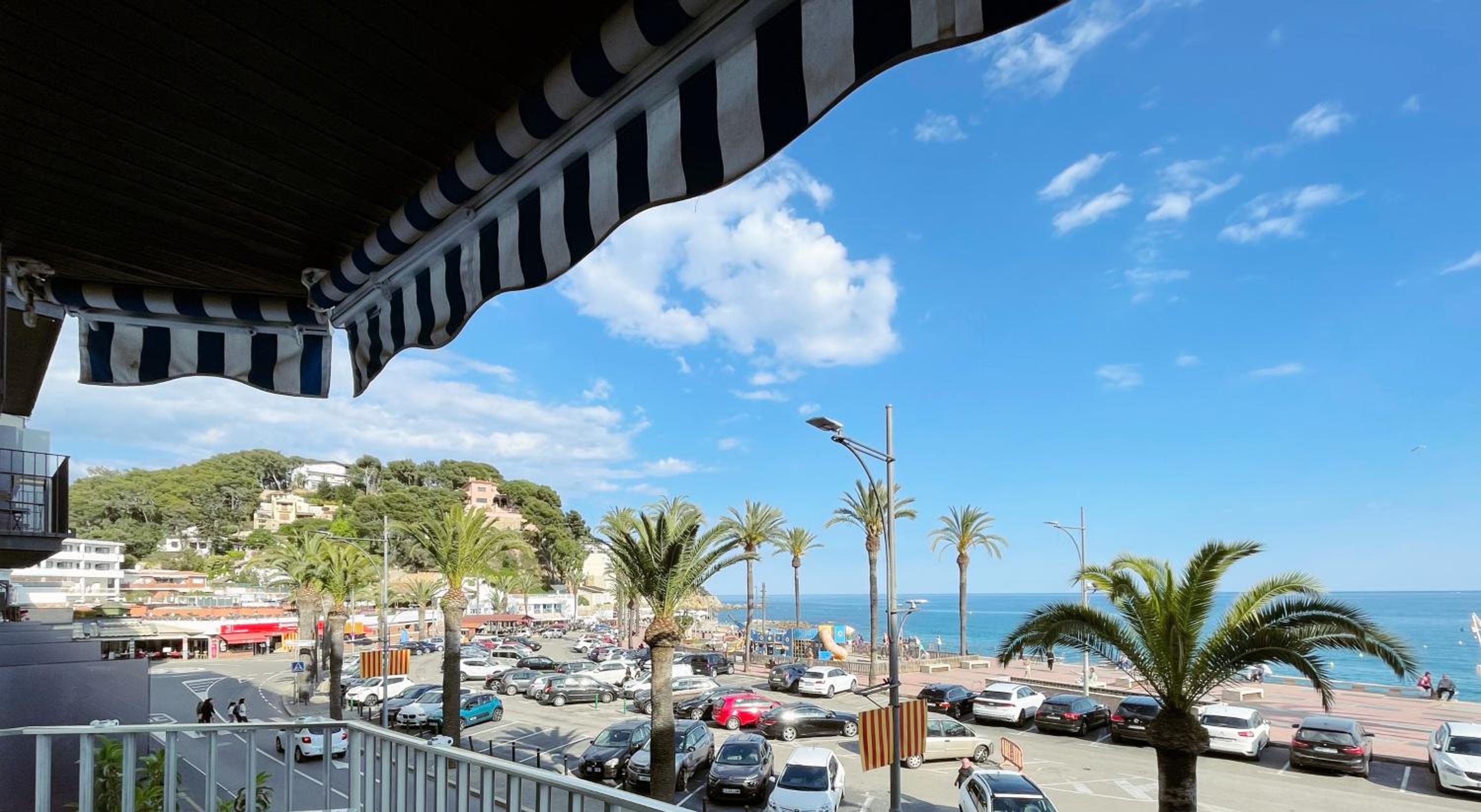 Happy LLoret photo 2