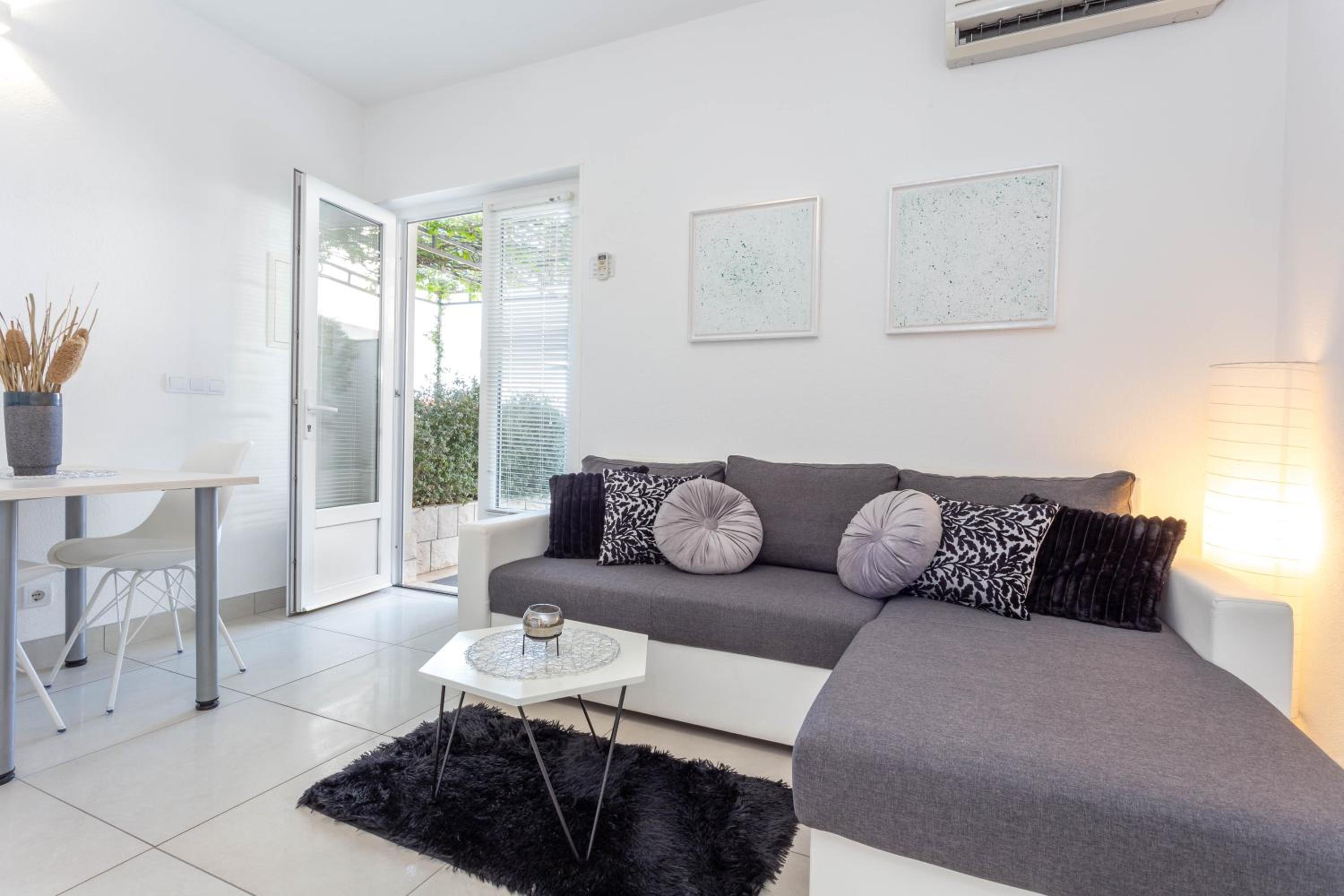 Apartments Pera