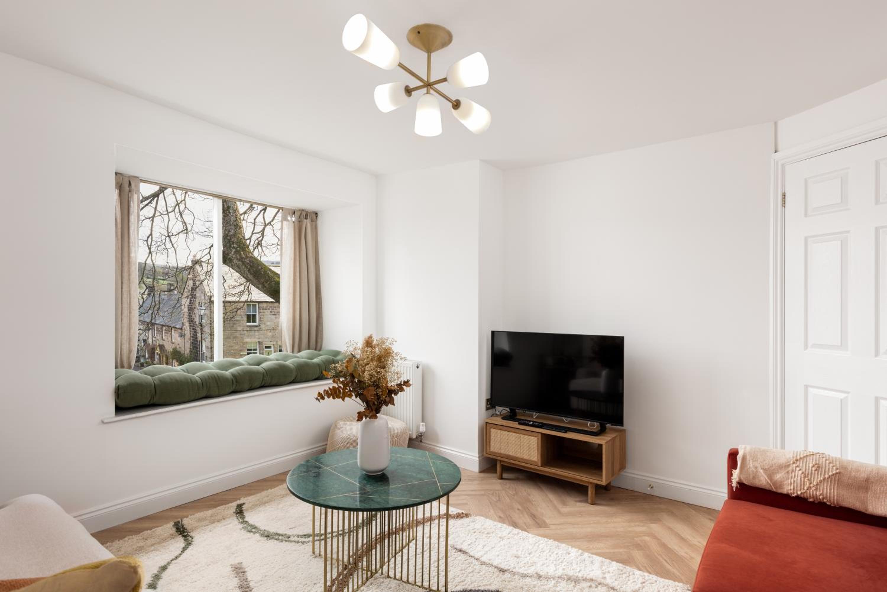 Luxe Design - Heart of Rothbury - Sleeps 8! view 4