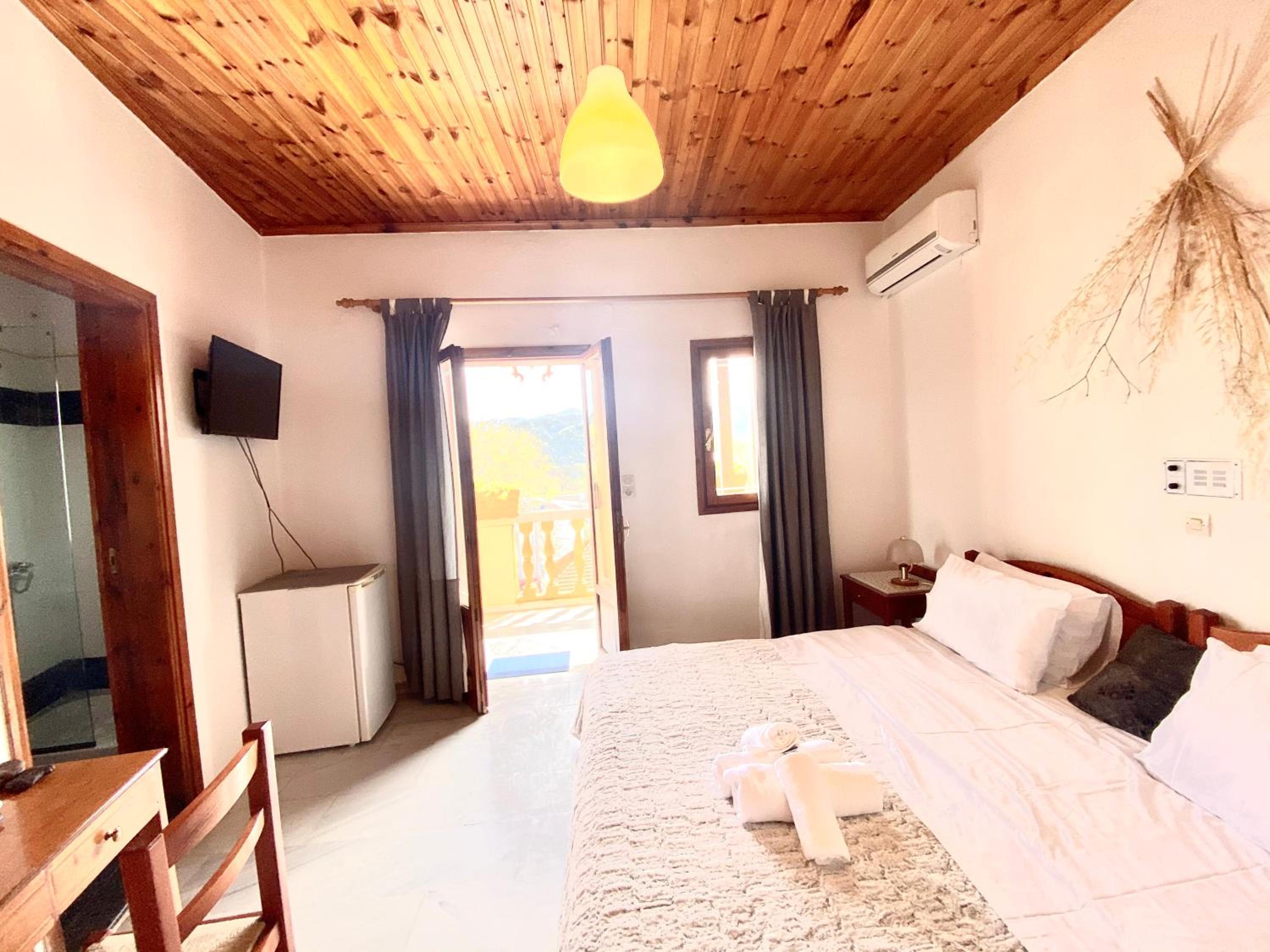 Costas Inn