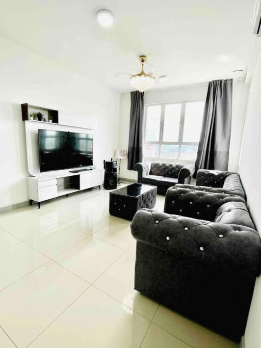 KT CITY HOMESTAY WITH 3 BEDROOMS and POOL photo 1