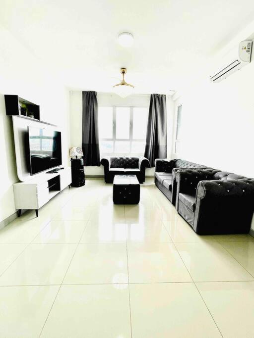 KT CITY HOMESTAY WITH 3 BEDROOMS and POOL photo 8