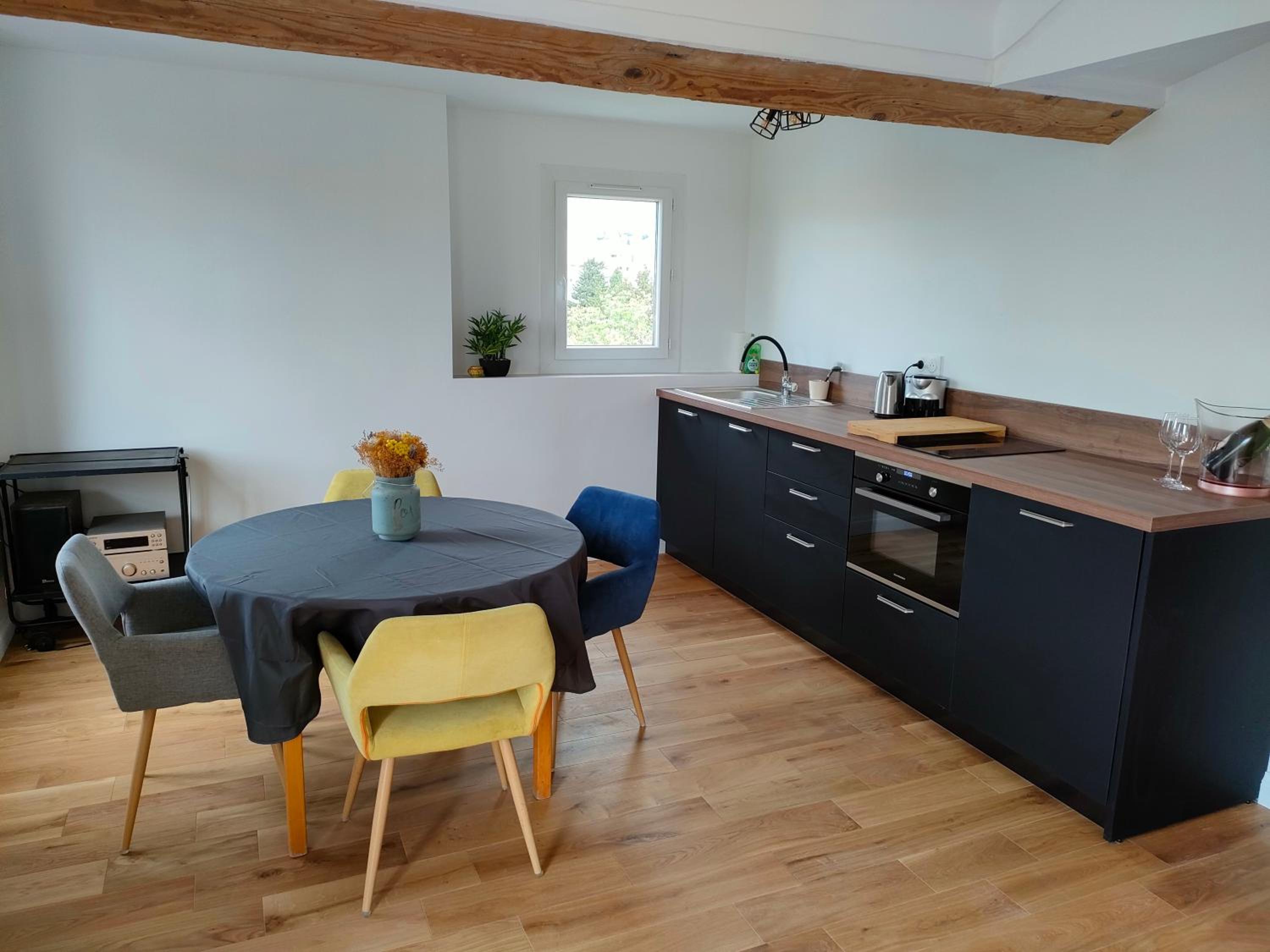 3 rooms, 2 bathrooms, in a villa. Lightfull, quiet and charm photo 4