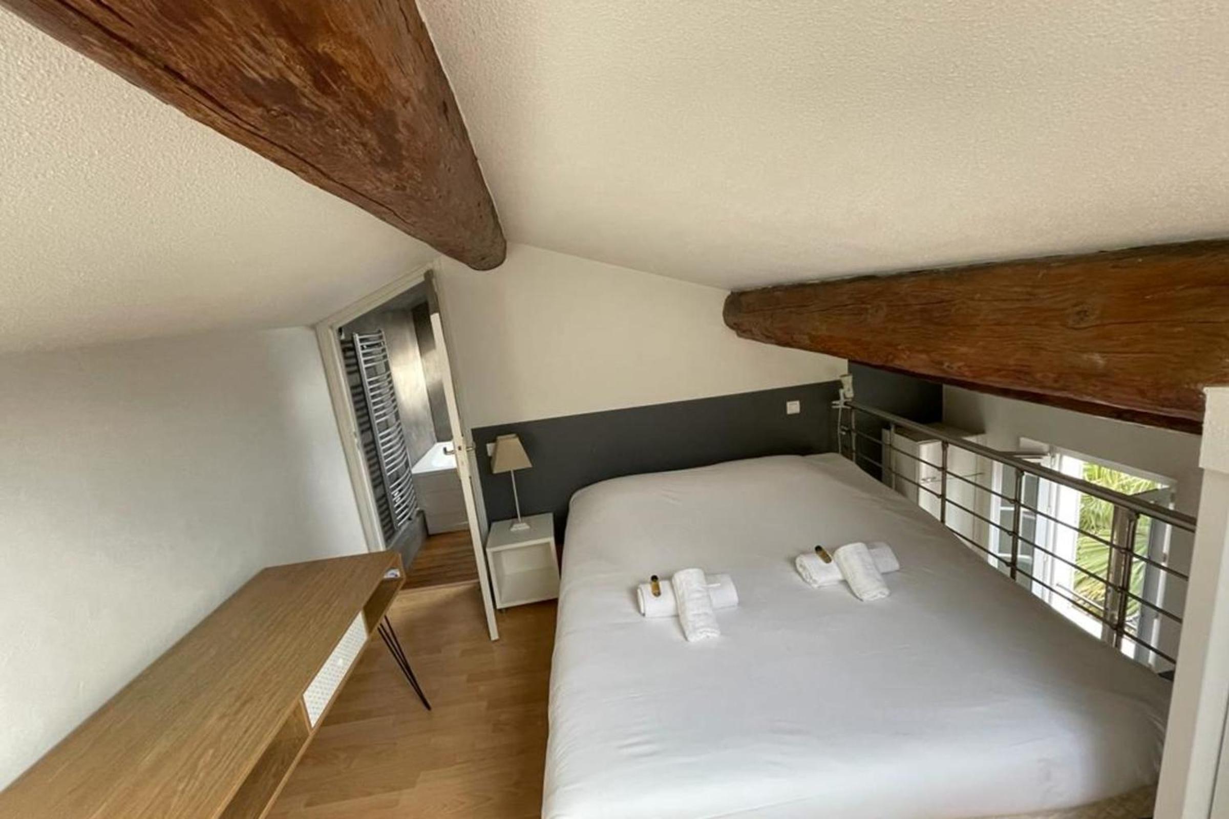2 bedroom duplex apartment in the center of Cannes photo 4