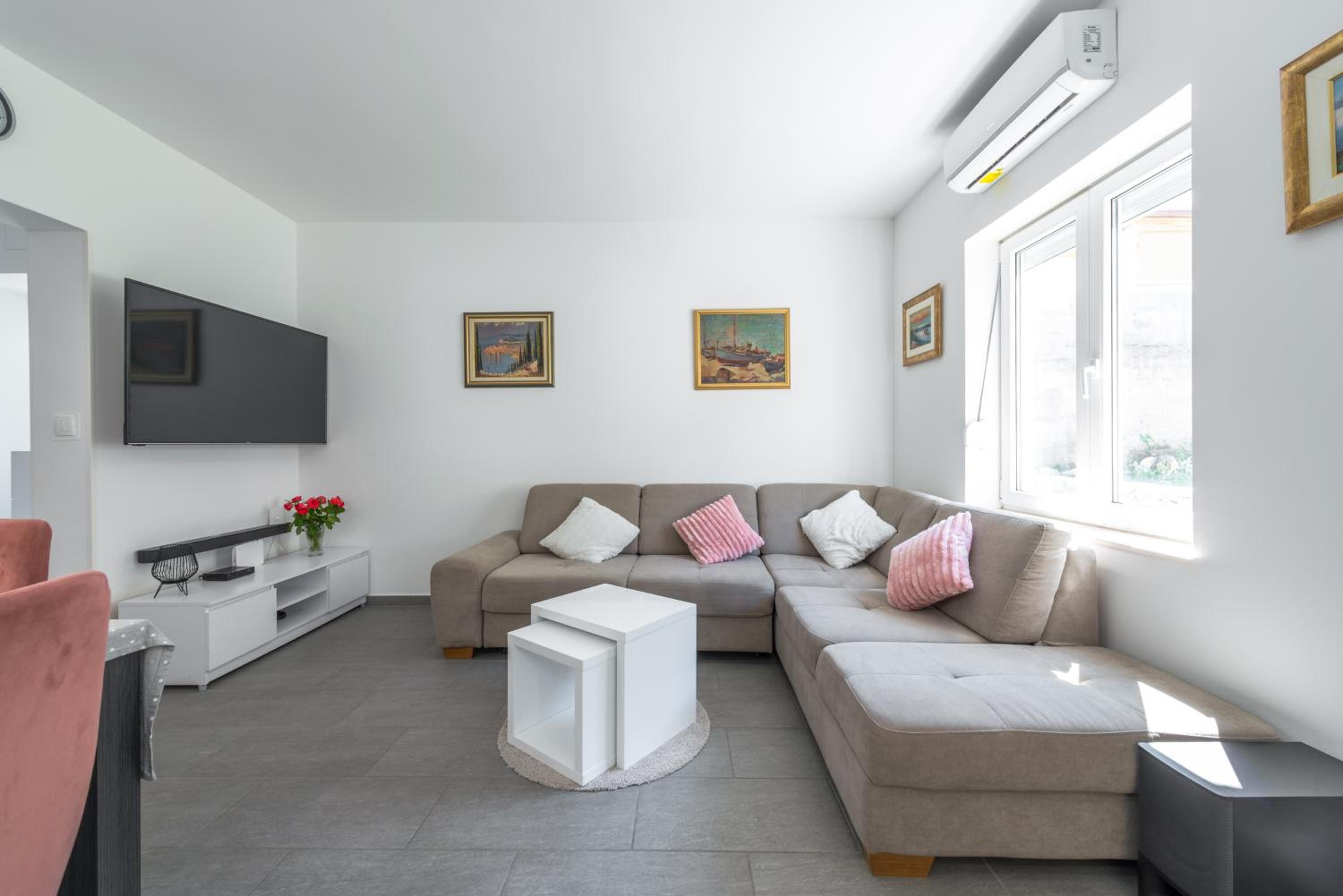 Ana & Mia Apartment