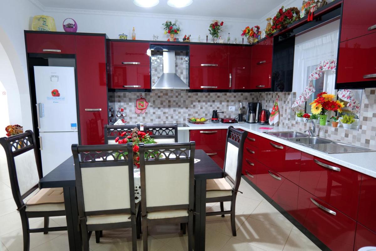 Kristal Apartments