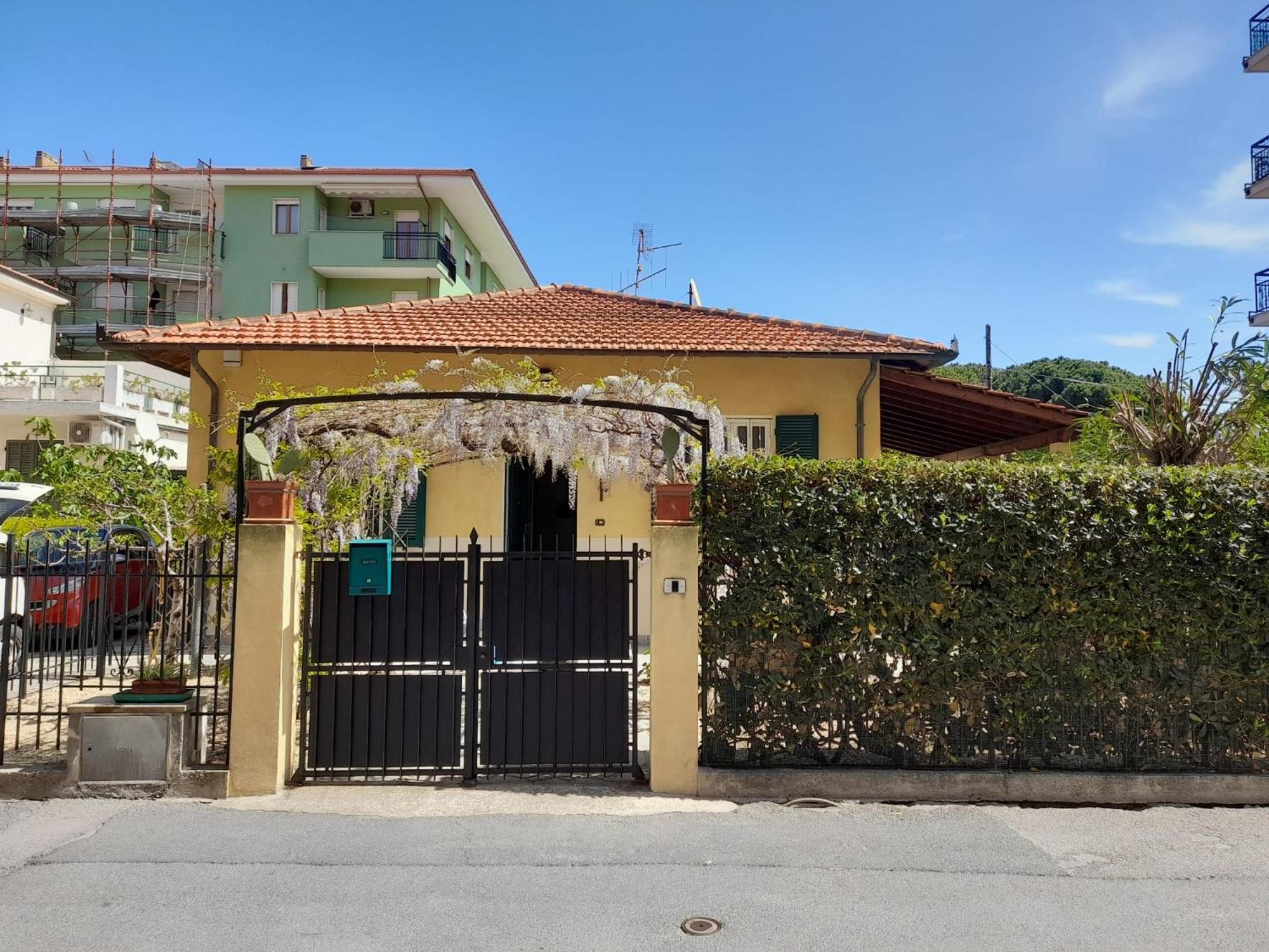 Villa la Casetta con giardino a 30 m dal mare view 3