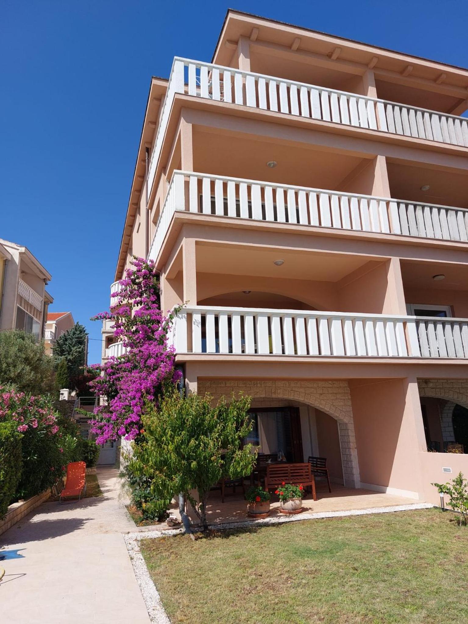 Hotel Villa Hana - Image 1