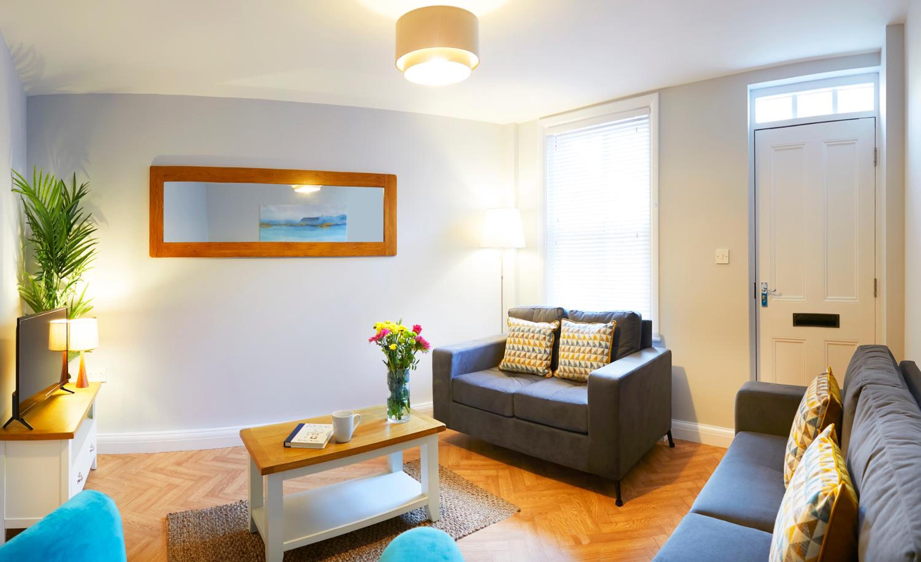 Beautifully furnished 4-bed townhouse on South Cliff view 3