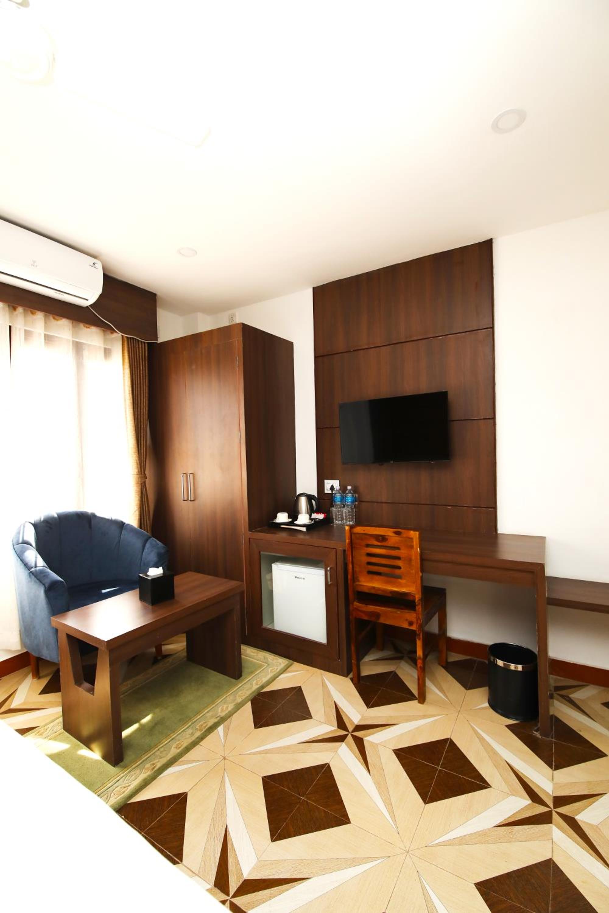 Photo 8