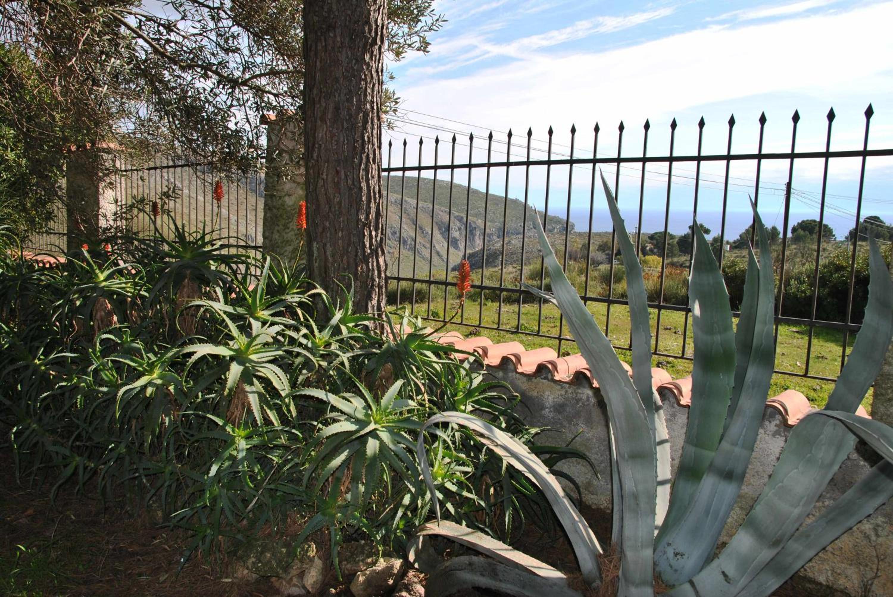 VILLA CORBEZZOLO tra natura e mare view 2