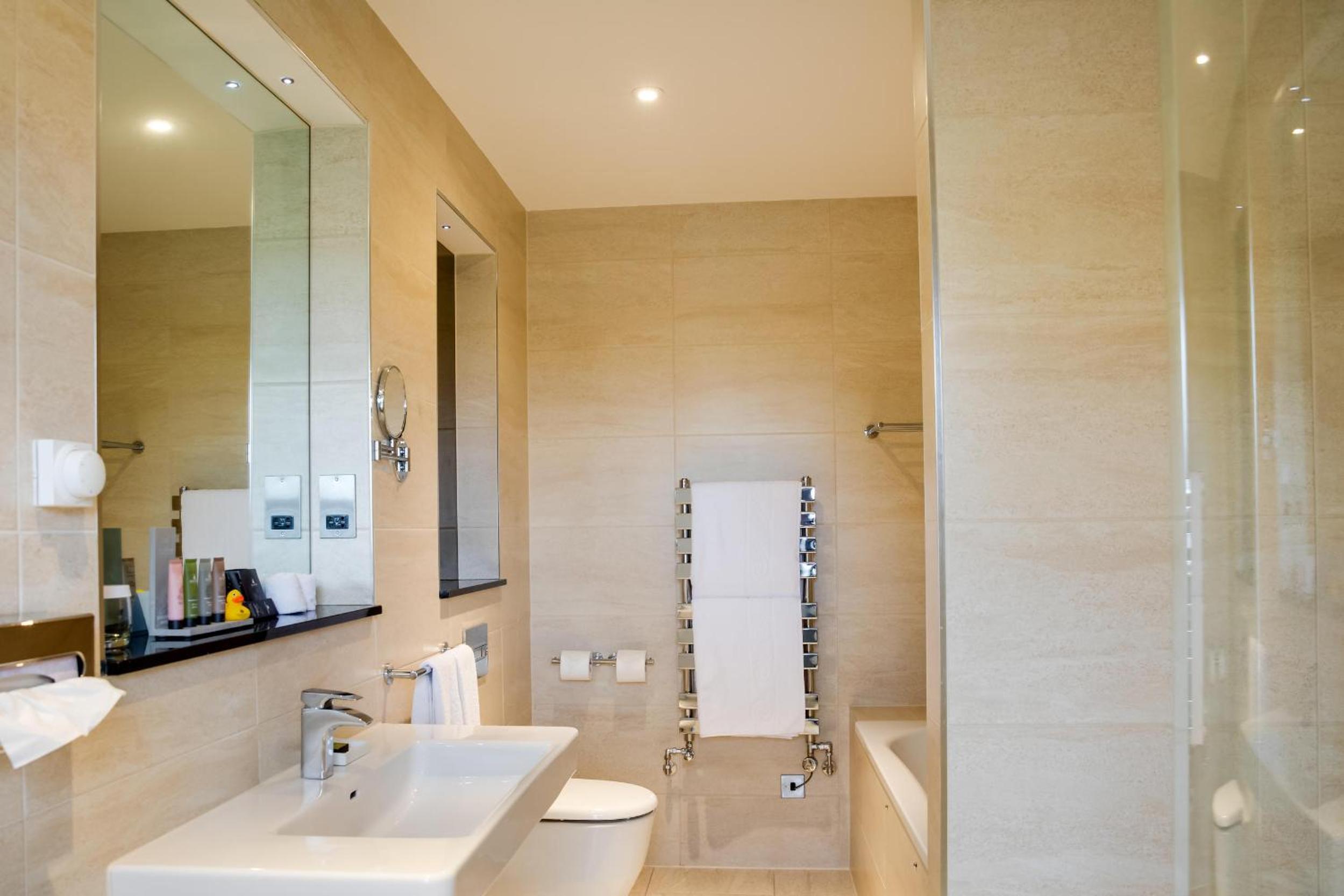 Basingstoke Vacations - Oakley Hall Hotel - Property Image 41