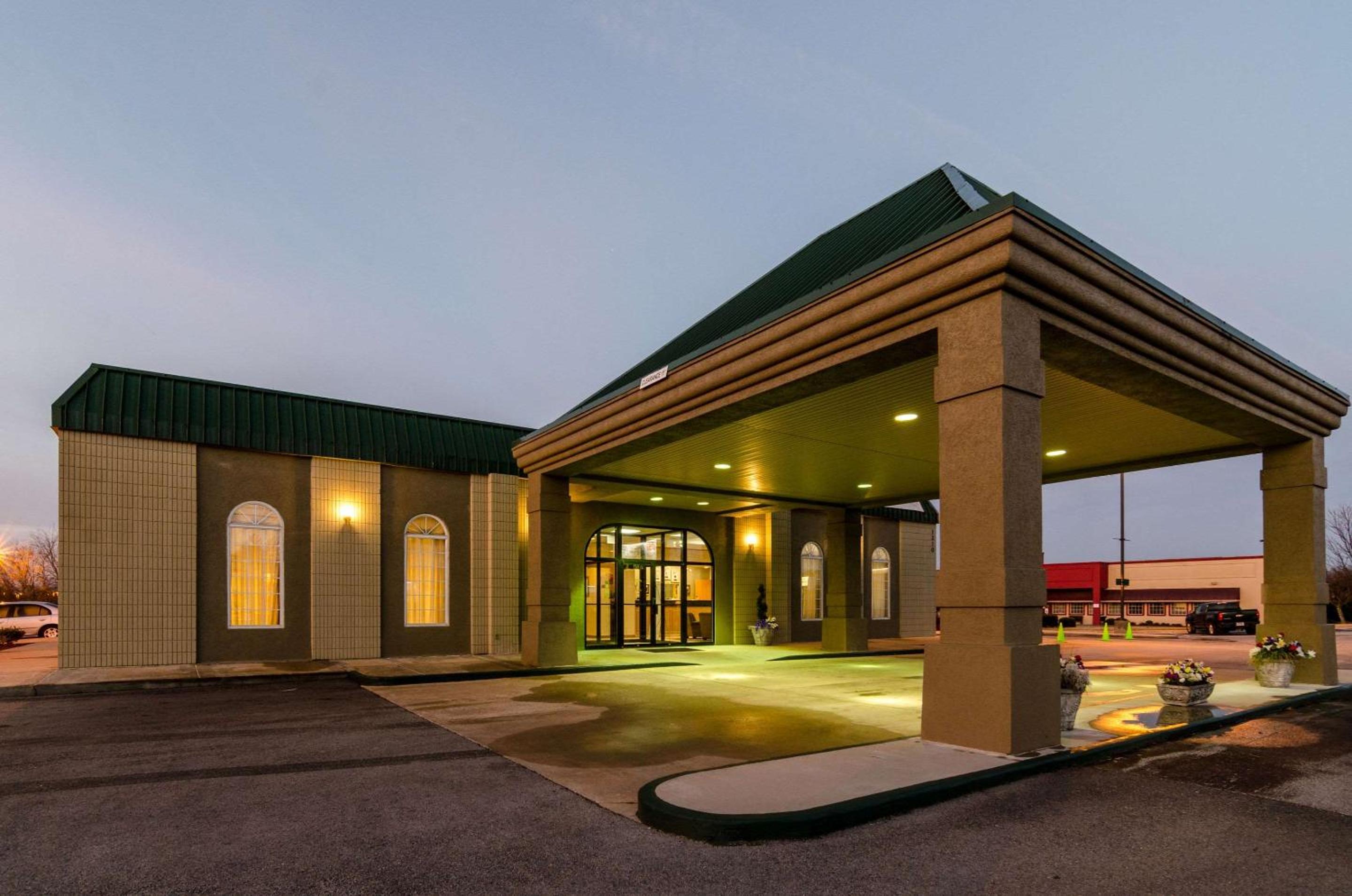 Harrison Vacations - Quality Inn Harrison North - Property Image 2