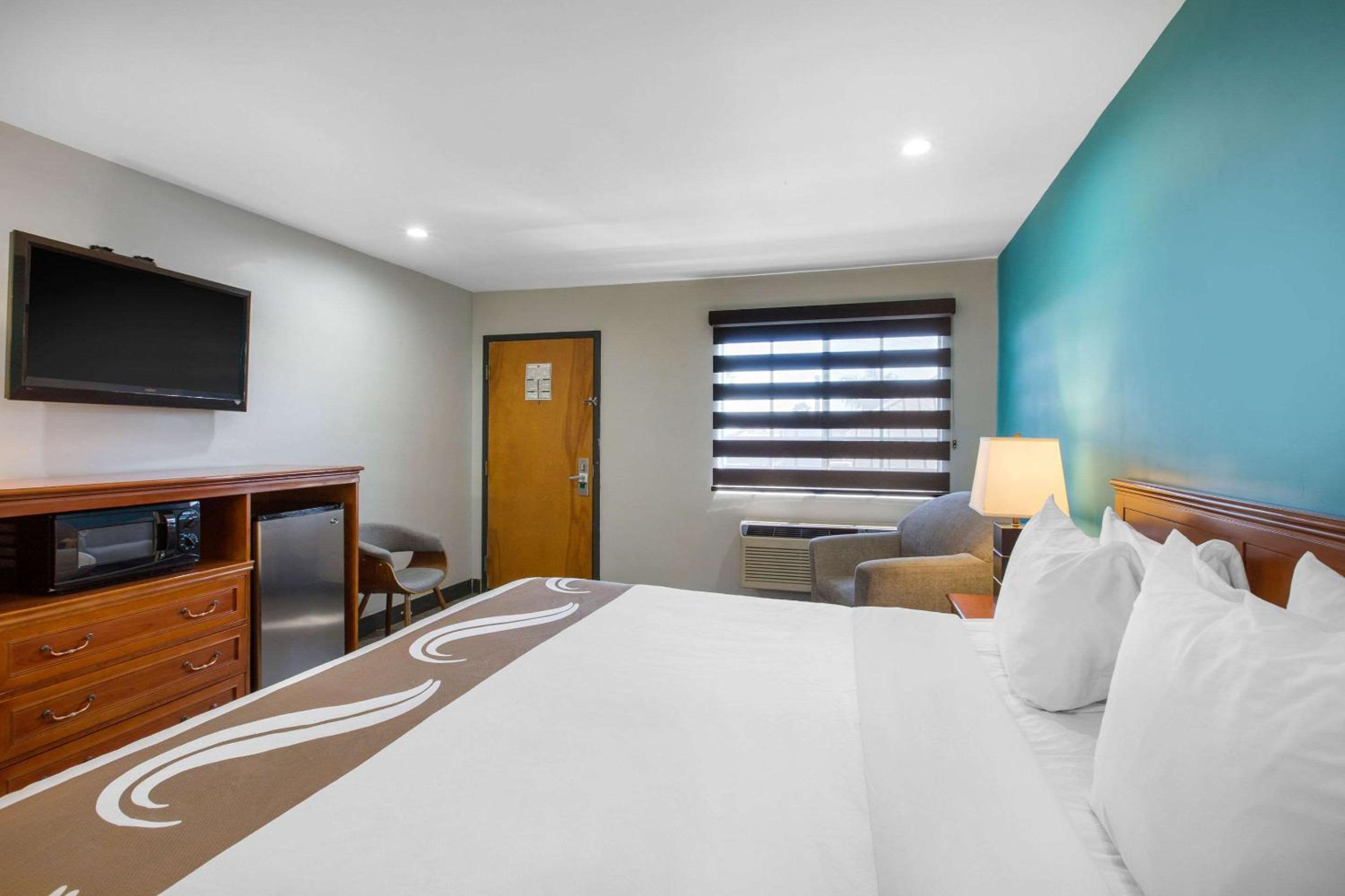 Quality Inn Near Hollywood Walk of Fame 3