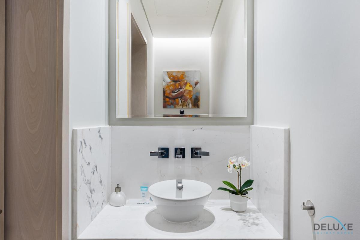 Sleek 1BR at The Palm Tower Palm Jumeirah by Deluxe Holiday Homes