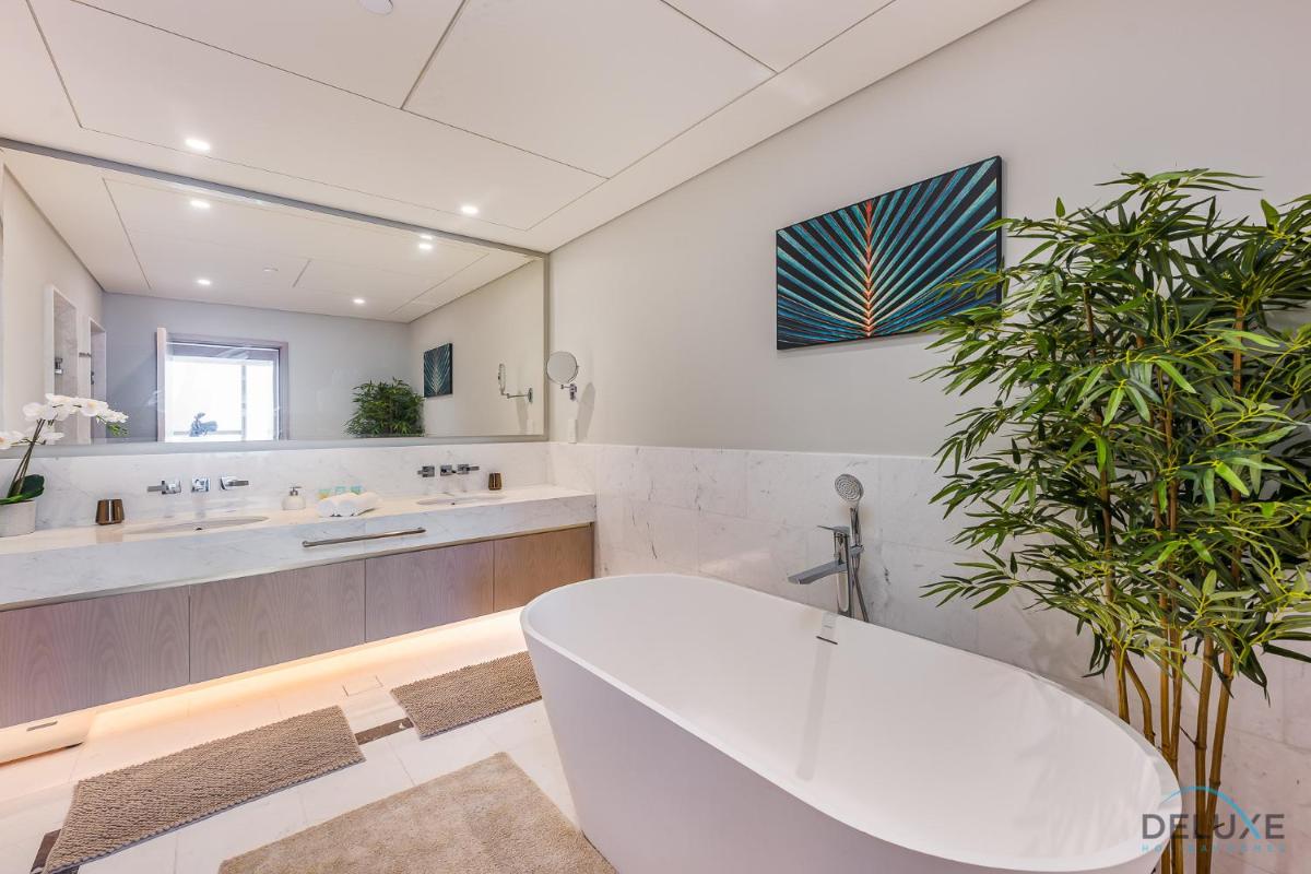 Sleek 1BR at The Palm Tower Palm Jumeirah by Deluxe Holiday Homes