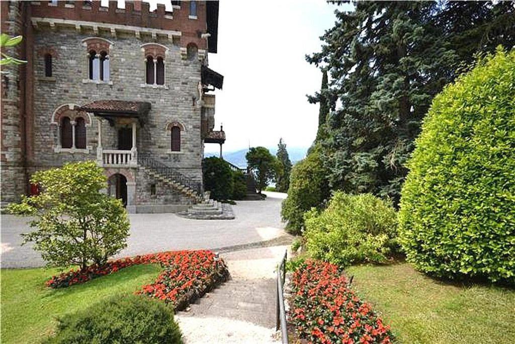 CHARMING APARTMENT LAKE FRONT