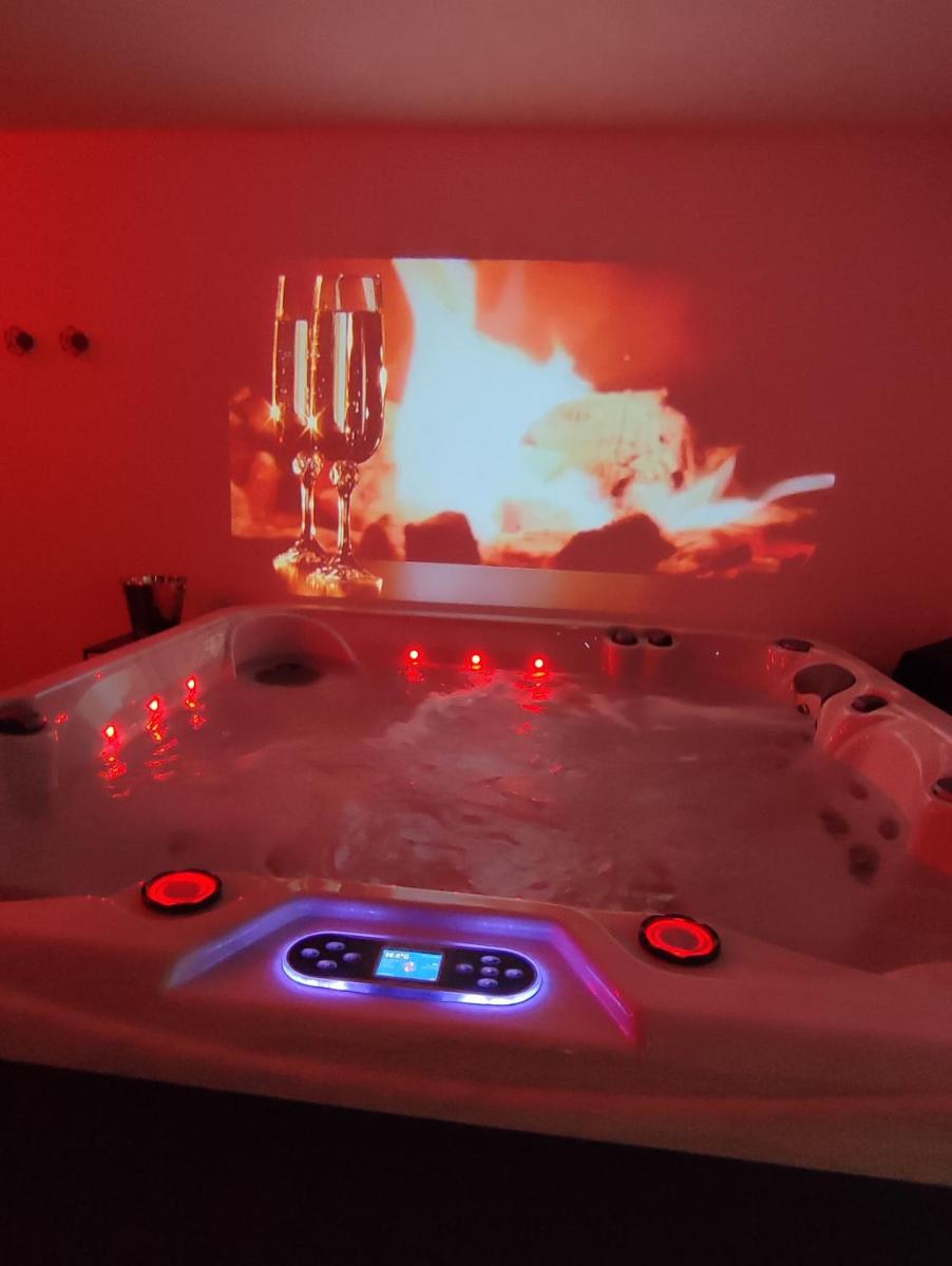 AVEC TOI suite spa view 2