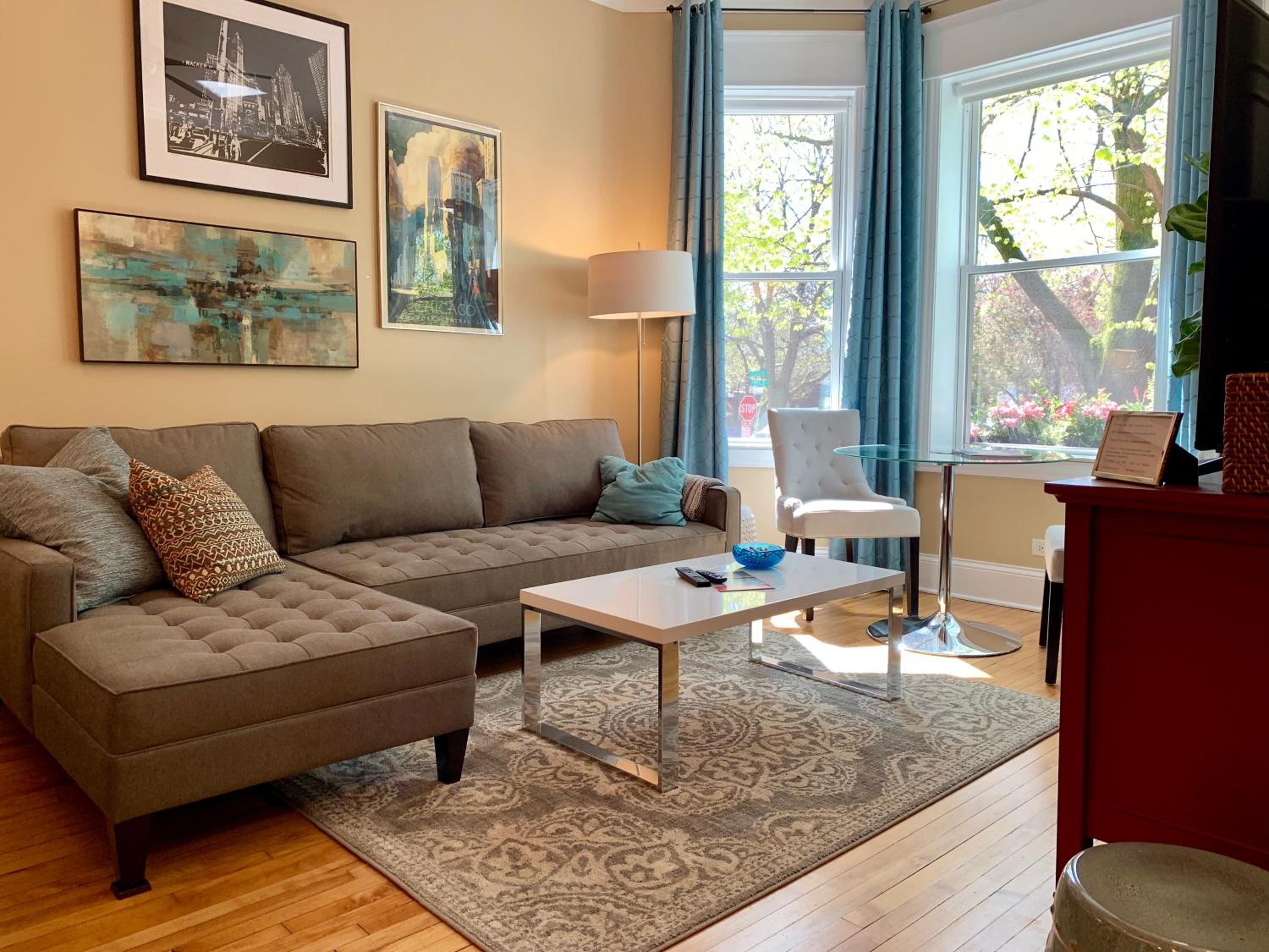 1F Cozy Home in Little Italy near Downtown West Loop United Center view 2