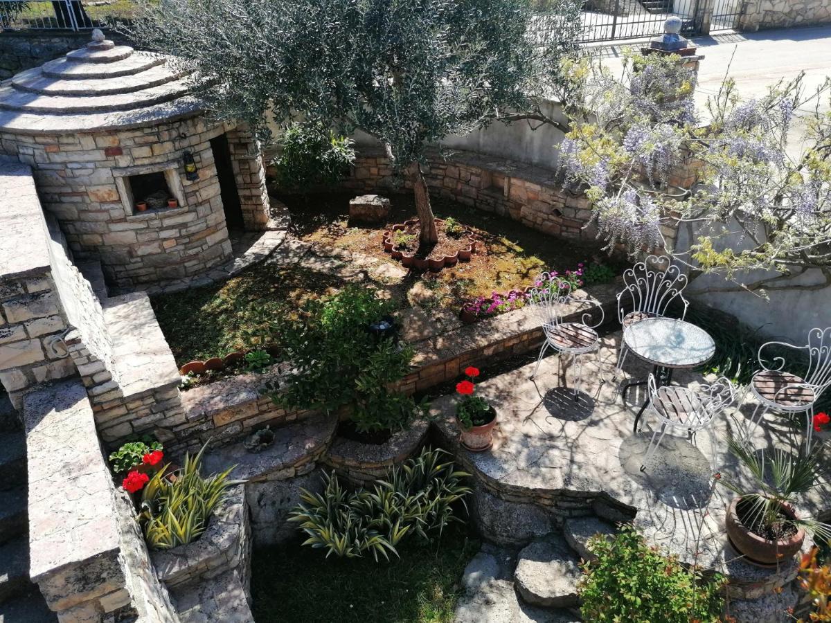Nice Apartment Montepozzo with Private Garden view 4
