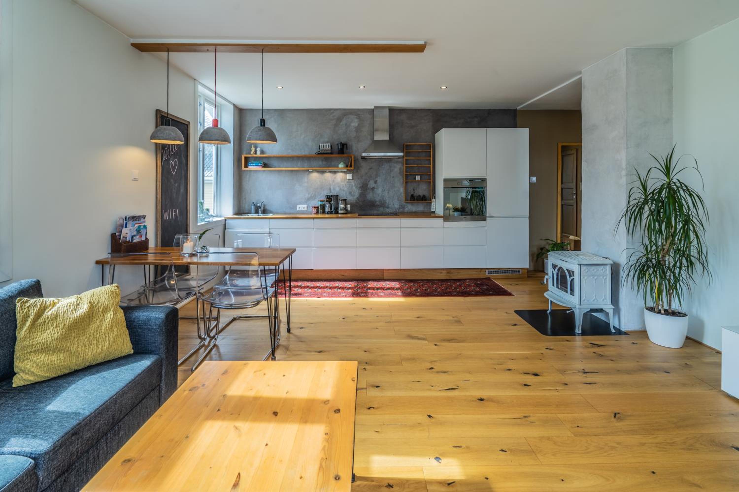 Cozy apartment in Alesund city view 3