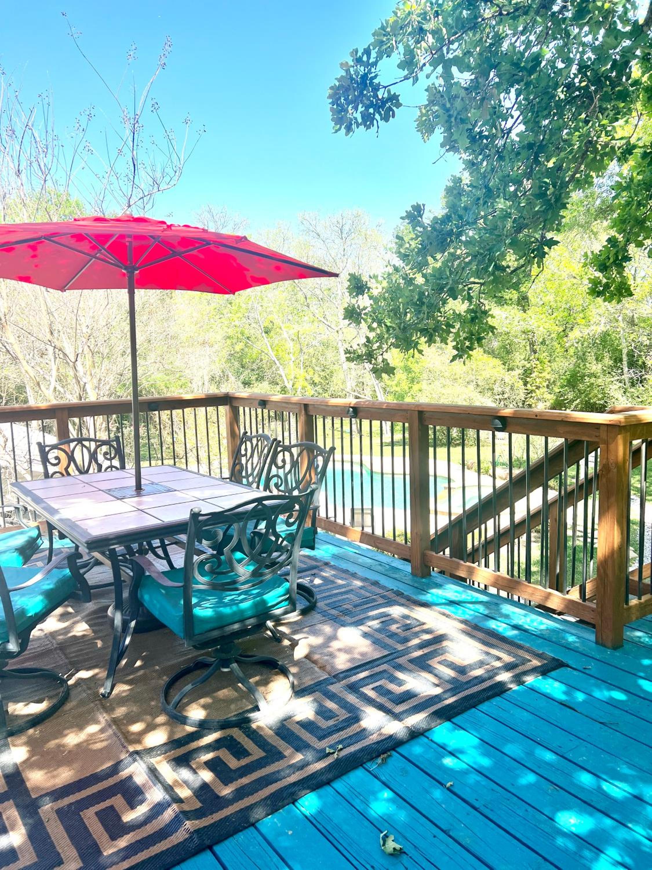 Getaway Oasis w/Huge Deck + pool/spa - lake conroe
