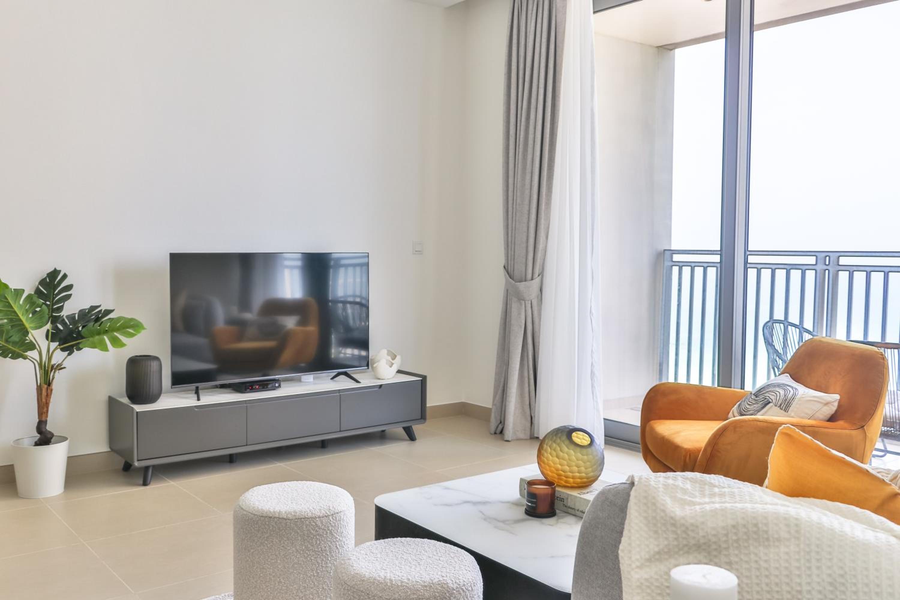 HiGuests - Waterfront Luxe Apt with Bluewaters Island Views