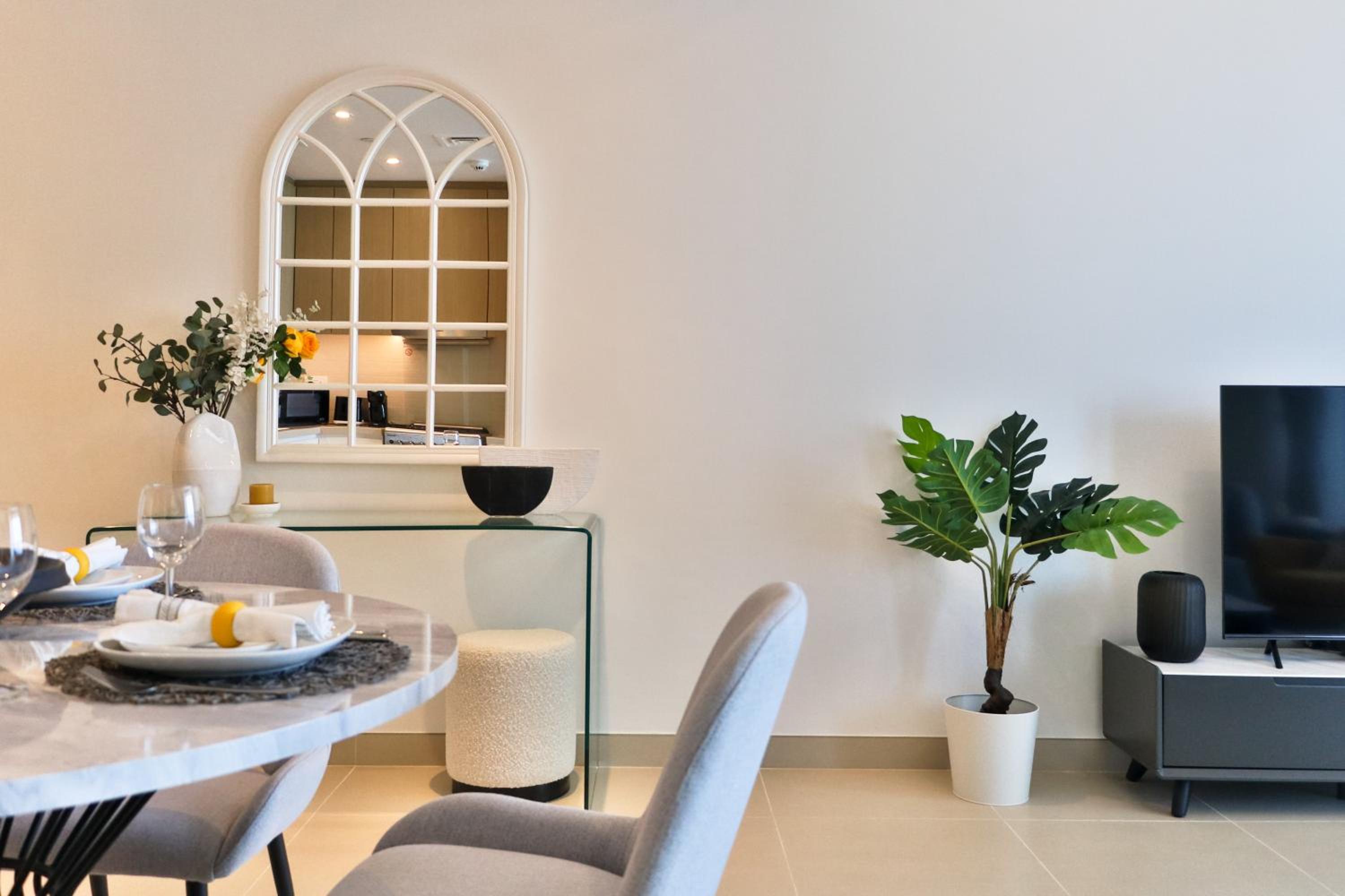 HiGuests - Waterfront Luxe Apt with Bluewaters Island Views