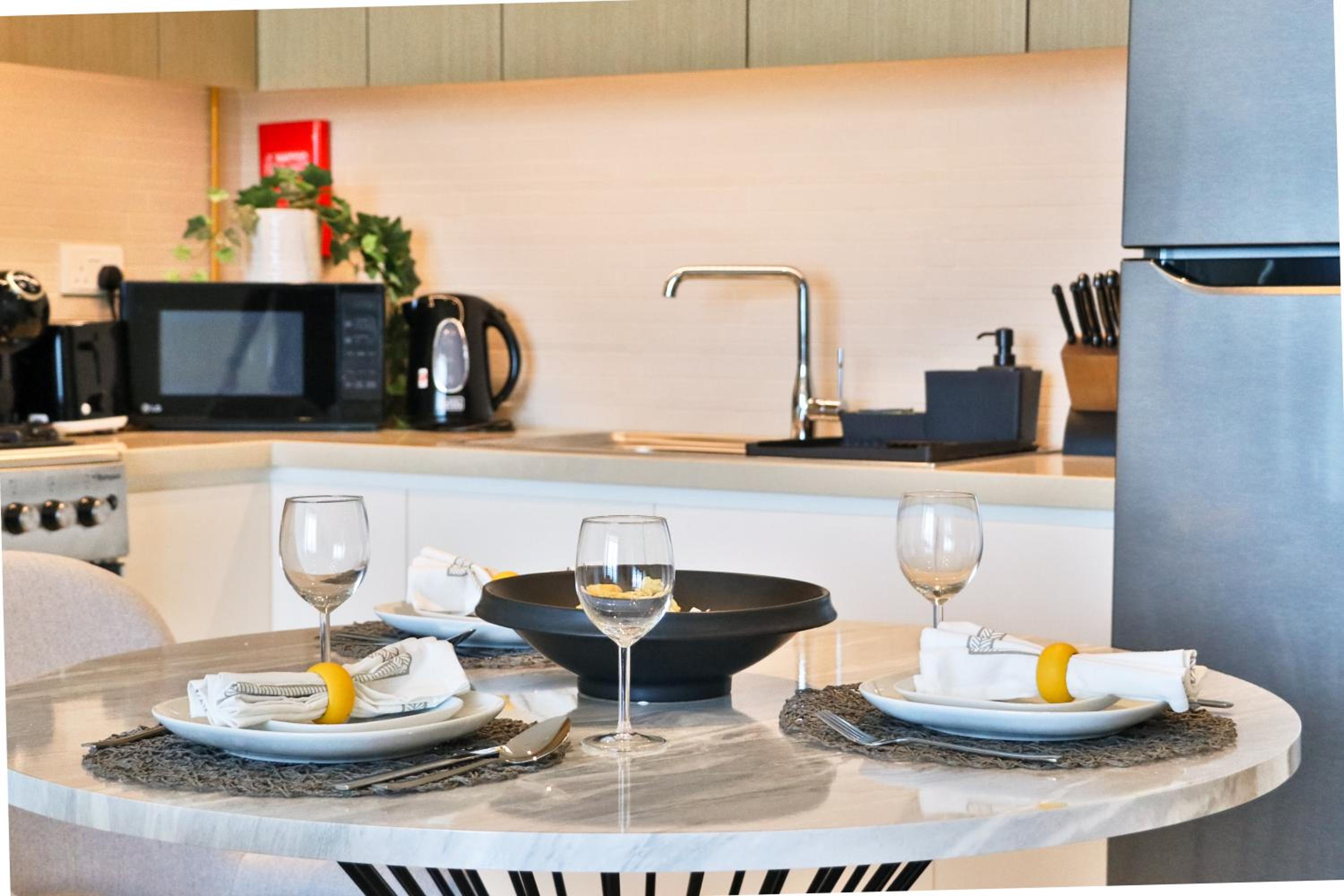 HiGuests - Waterfront Luxe Apt with Bluewaters Island Views