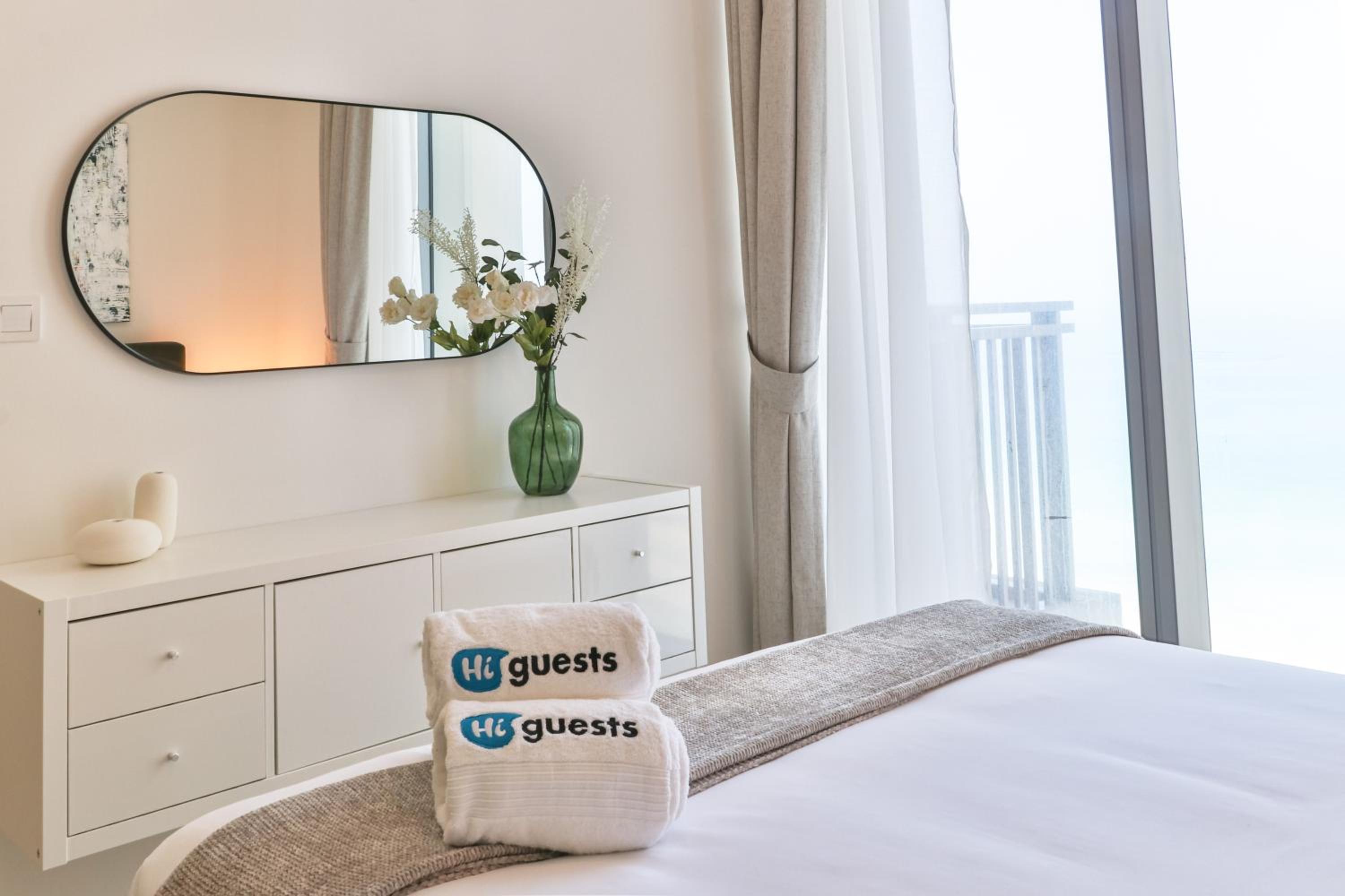 HiGuests - Waterfront Luxe Apt with Bluewaters Island Views
