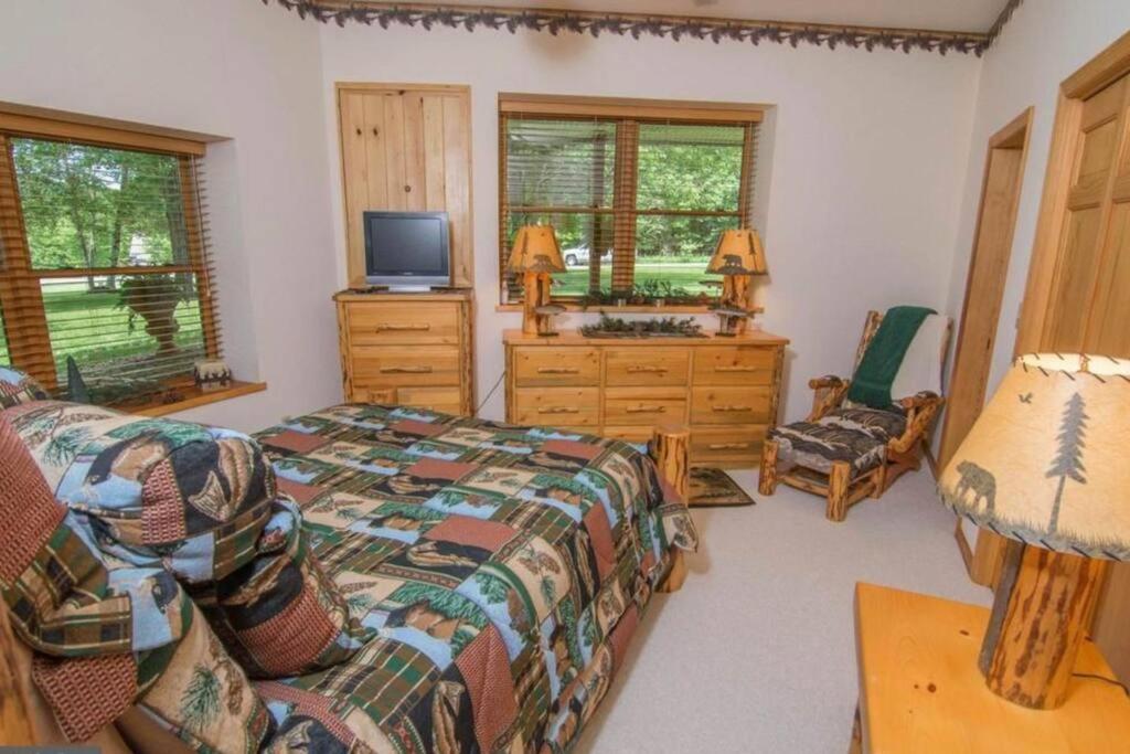 Pinnacle Paradise! Hot Tub! Dock Slip included! view 3